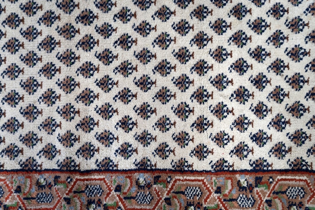 Handmade vintage Indian Seraband rug 2.3' x 4.5' (72cm x 139cm) 1970s - 5