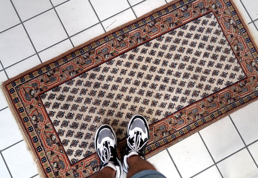 Handmade vintage Indian Seraband rug 2.3' x 4.5' (72cm x 139cm) 1970s - 8