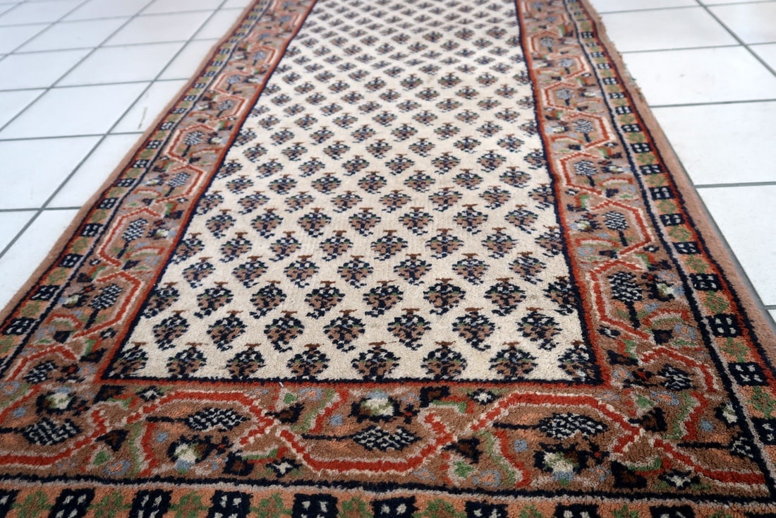 Handmade vintage Indian Seraband rug 2.3' x 4.5' (72cm x 139cm) 1970s - 9