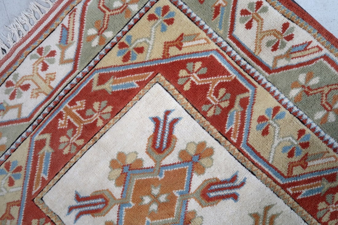 Handmade vintage Turkish Kars rug 3.8' x 5.7' (116cm x 175cm) 1960s - 3