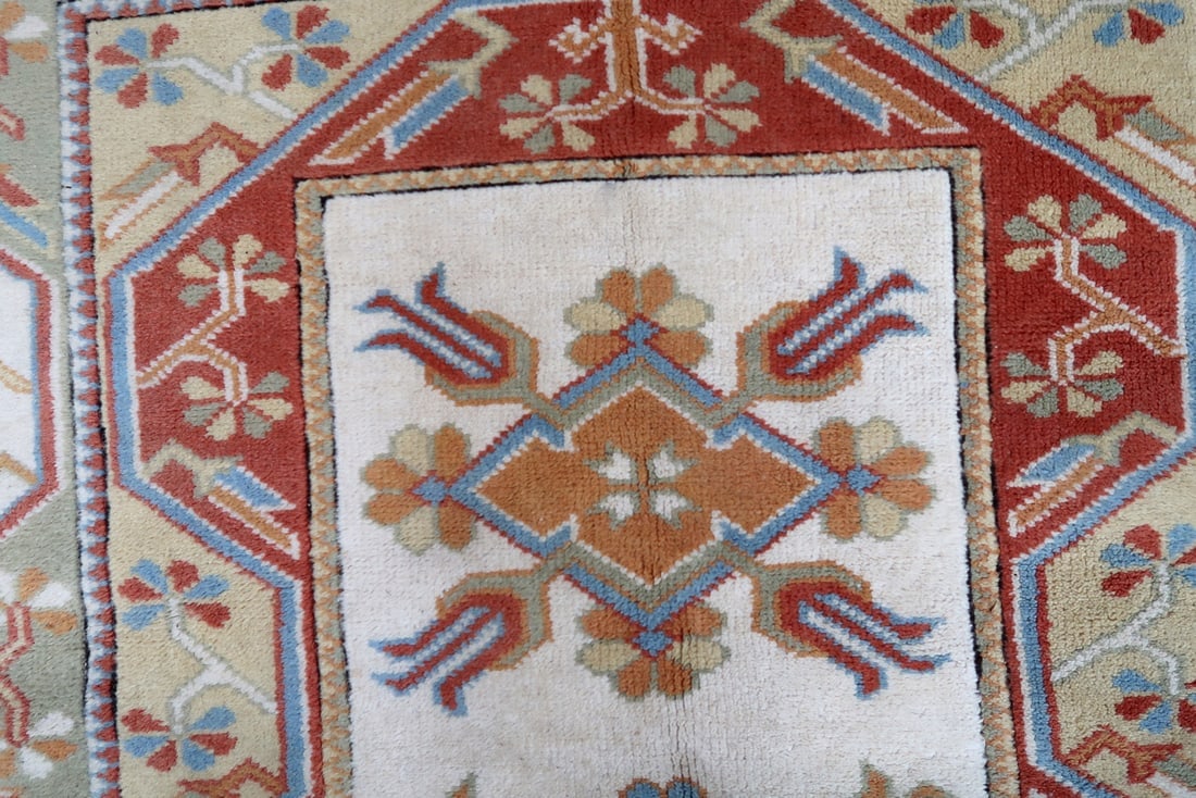 Handmade vintage Turkish Kars rug 3.8' x 5.7' (116cm x 175cm) 1960s - 4