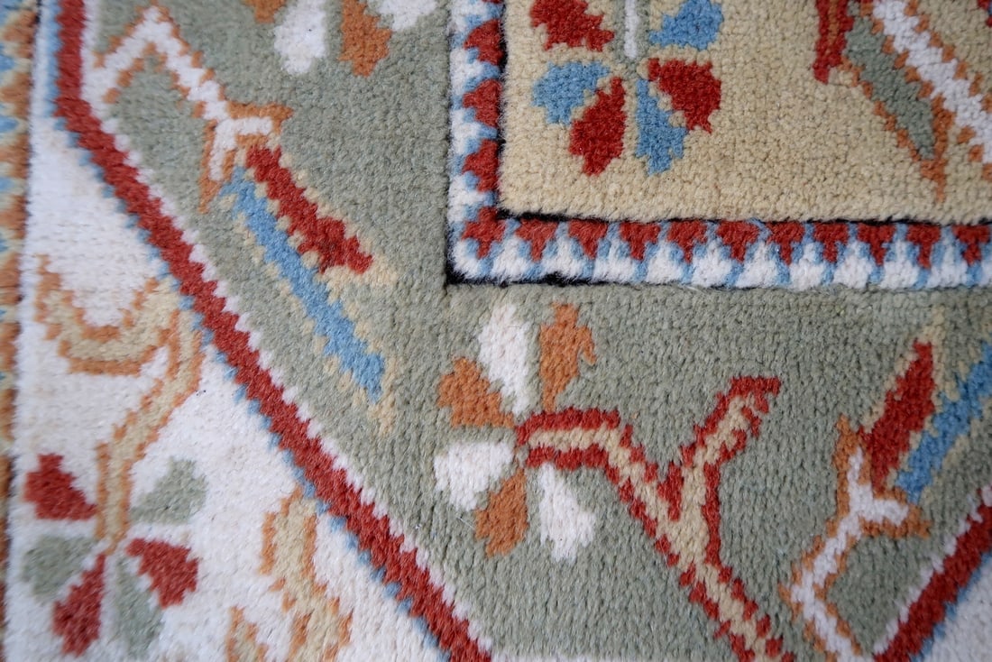 Handmade vintage Turkish Kars rug 3.8' x 5.7' (116cm x 175cm) 1960s - 7