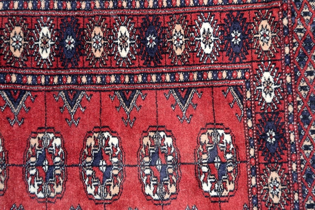 Handmade vintage Uzbek Bukhara rug 2.6' x 3.9' (81cm x 119cm) 1970s - 4