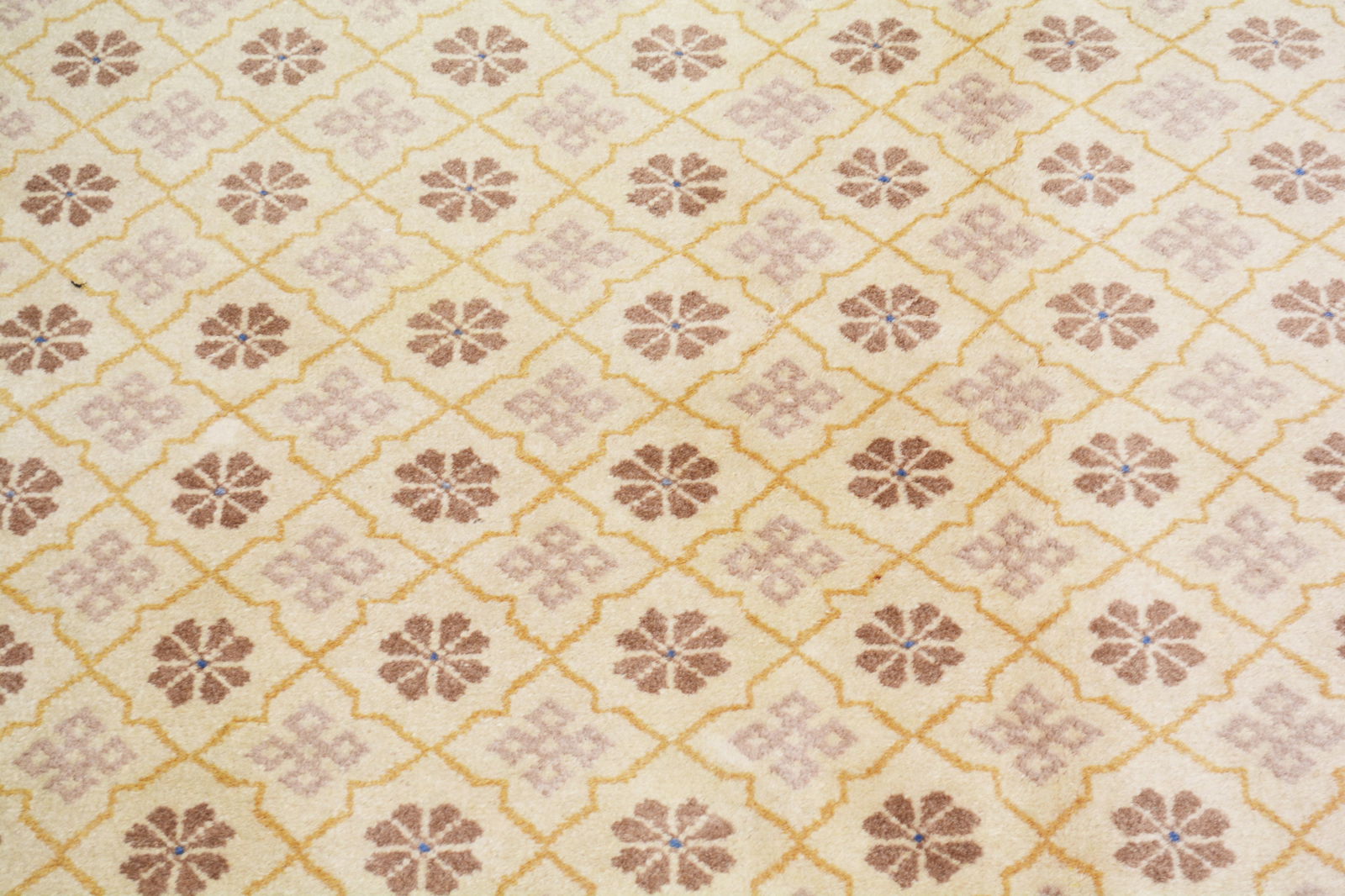 CHINESE HAND KNOTTED WOOL RUG - 3