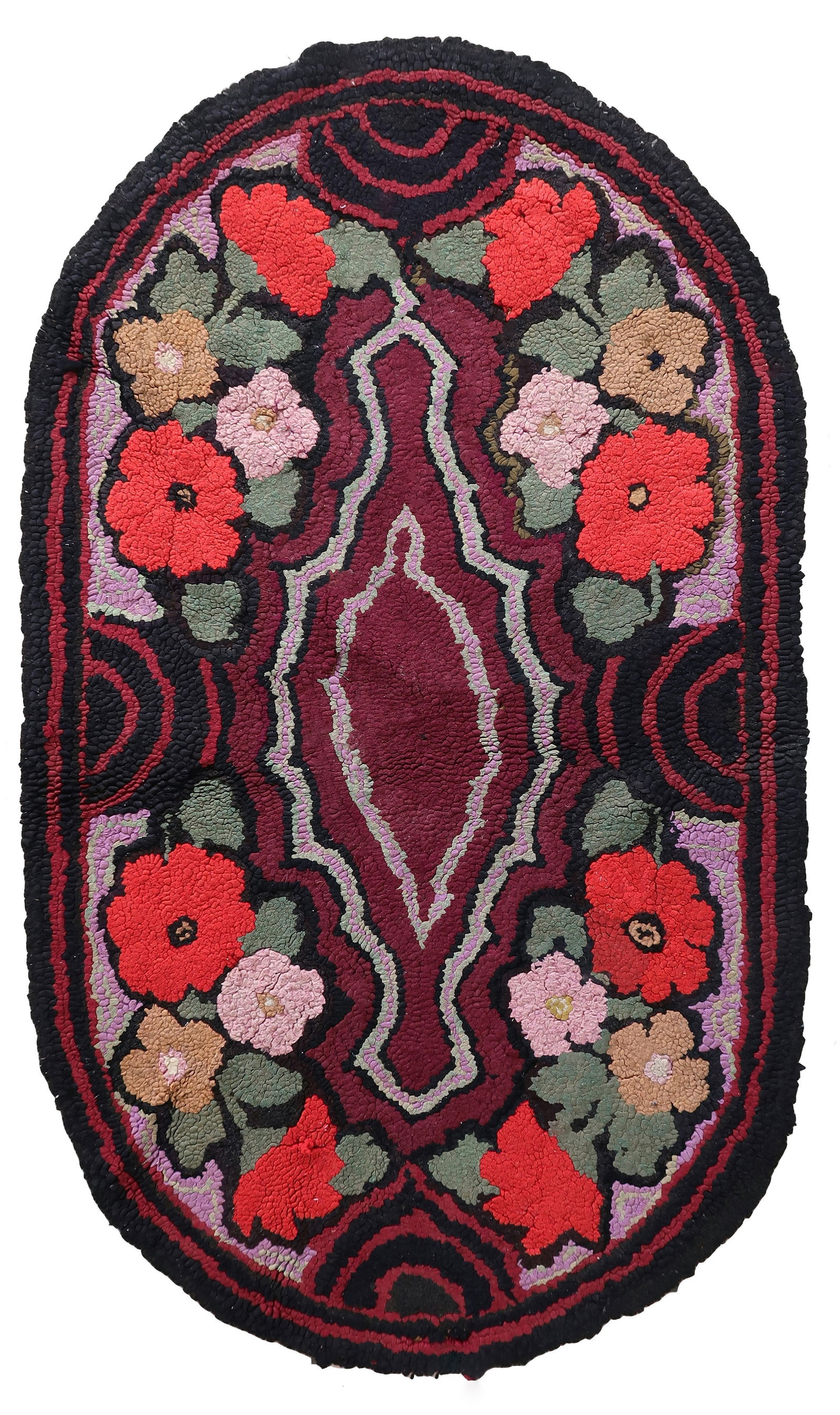 Handmade antique American Hooked rug 2.4' x 4.2' (75cm x 130cm) 1900s: Title:Handmade antique American Hooked rug 2.4' x 4.2' (75cm x 130cm) 1900sOrigin:USADimension:2.4' x 4.2' (75cm x 130cm)Materials:woolYear:1900sDescription:Handmade antique American Hooked rug in