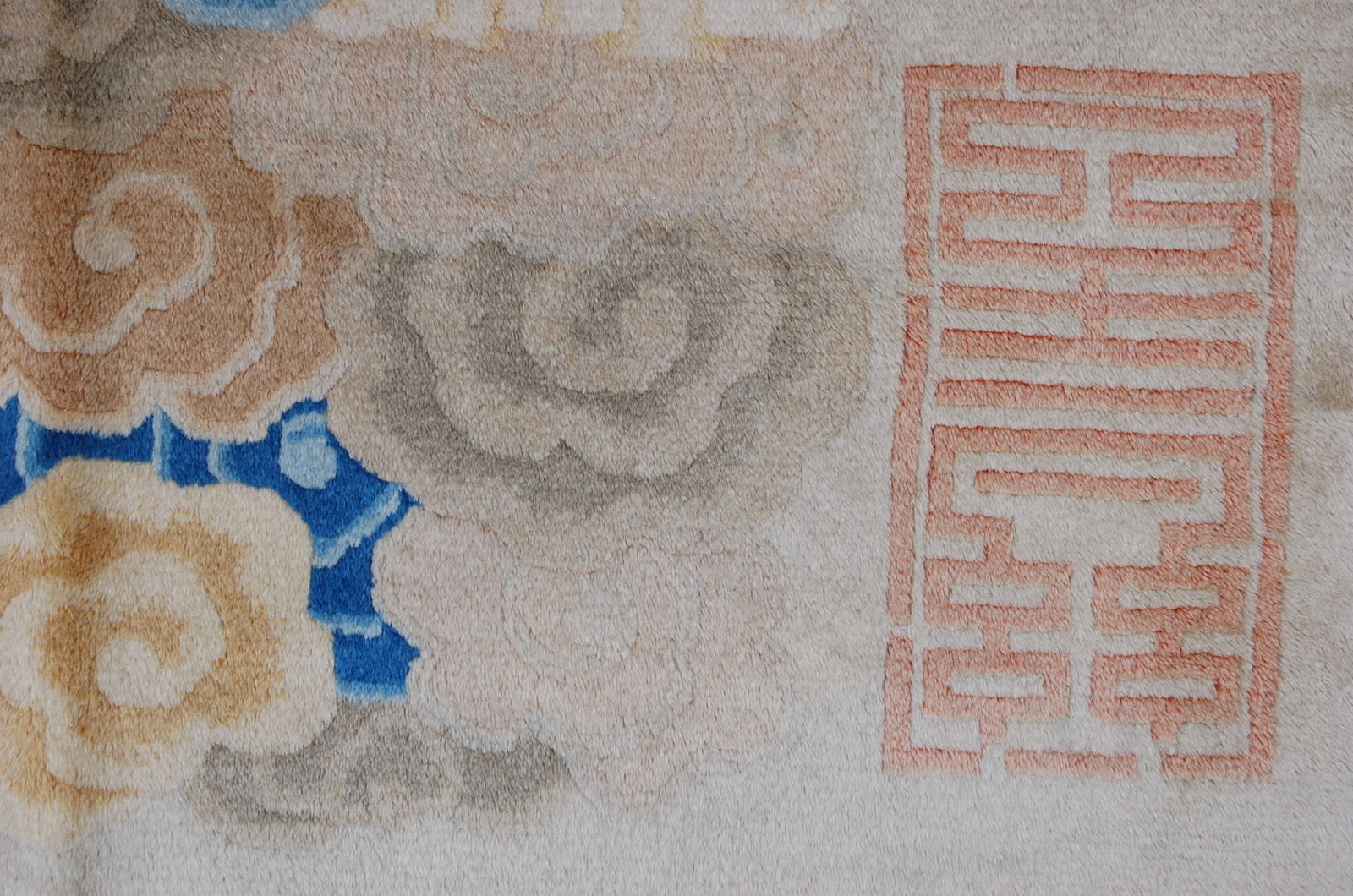 CHINESE RUG 4' x 6' - 11