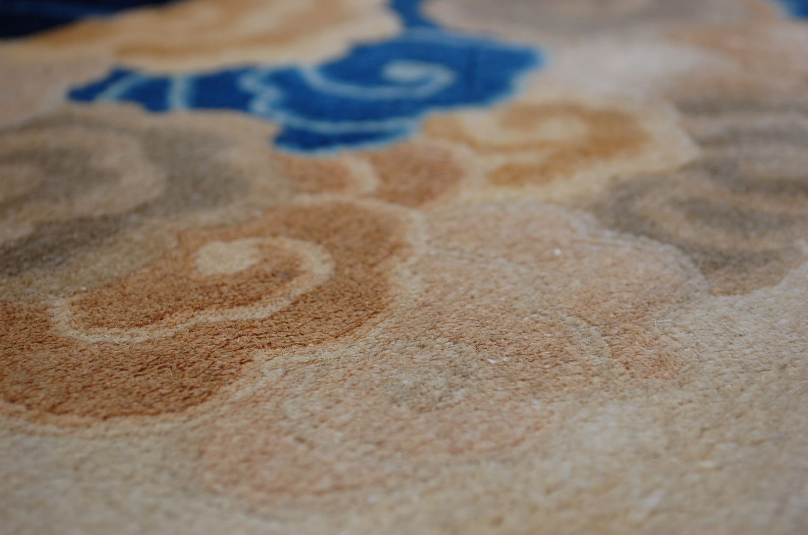 CHINESE RUG 4' x 6' - 9