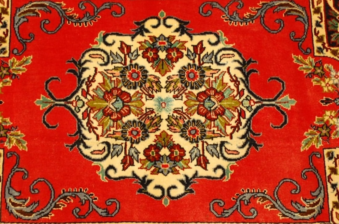 PERSIAN KASHAN RUG 2'3"x3'3": Title: PERSIAN KASHAN RUG 2'3"x3'3"Description:OLD,ANTIQUE KORK WOOL_HIGH KPSI_SILK ACCENTS Persian KASHAN ORIENTAL RUG ..........with an exact size of 2' 3"x 3' 3" Colors include