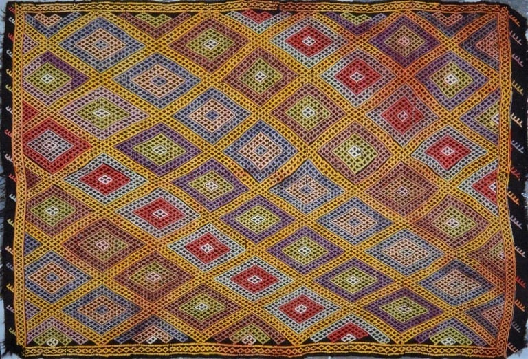 AFGHAN FLATWEAVE WOOL RUG: Title: AFGHAN FLATWEAVE WOOL RUG Size: 5'1X7'6 Age: NEW Origin: AFGHAN Style: MODERN Material: WOOL Care: PROFESSIONAL Structure: FLATWEAVE Design: KILIMS Reserve: $550.00 Shipping: Domesti