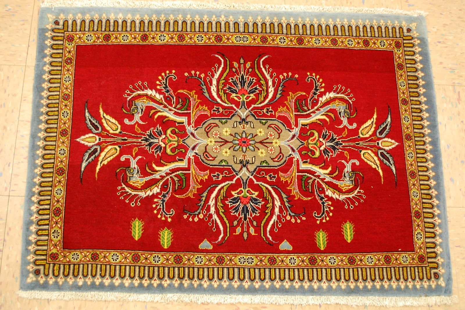 Persian KASHAN RUG 2'3" x3'1": Title: Persian KASHAN RUG 2'3" x3'1" Description:OLD, ANTIQUE KORK WOOL_HIGH KPSI Persian KASHAN ORIENTAL RUG ...DEROGEN FLLOWERS......with an exact size of 2' 3" x 3' 1" Colors include Gold,Salmon,Ol