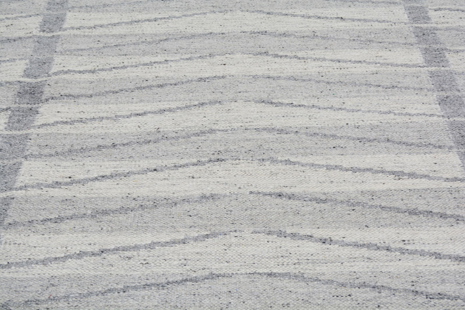 SCANDINAVIAN FLATWEAVE WOOL RUG - 3