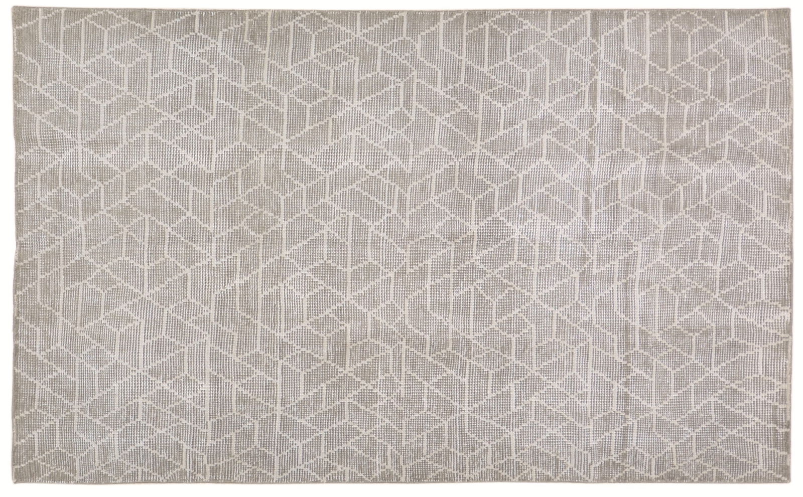 INDIAN HAND KNOTTED WOOL/BAMBOO RUG: Title: INDIAN HAND KNOTTED WOOL/BAMBOO RUG Size: 5X8 Age: NEW Origin: INDIAN Style: MODERN Material: WOOL/BAMBOO Care: PROFESSIONAL Structure: HAND KNOTTED Design: MODERN Reserve: $650.00 Shipping
