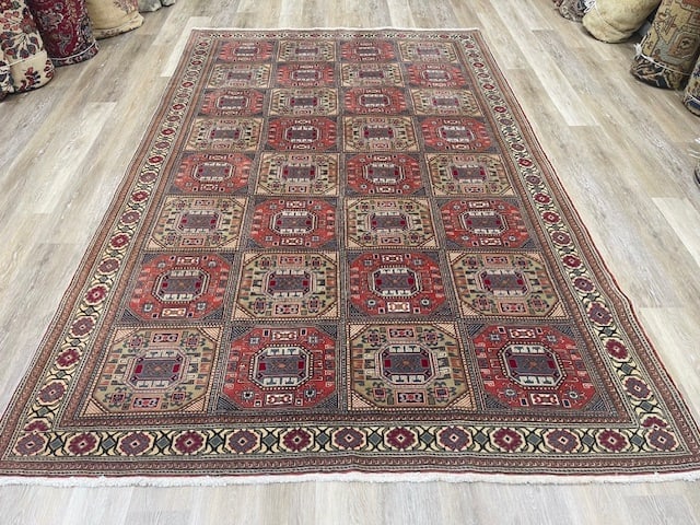 Vintage Turkish kaysari rug-3997: Title:Vintage Turkish kaysari rug-3997 Description:Beautiful antique Turkish kaysari rug from central Turkey size 6ft. 2 inches by 9 ft. 8 inches, circa 1950 in eXcellent condition , complete rug with