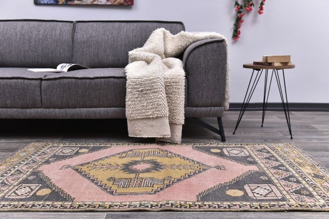 2'7'' X 5'3'' Handmade Vintage Wool Rug - 245383: Title: 2'7'' X 5'3'' Handmade Vintage Wool Rug - 245383Description:2'7'' X 5'3'' Handmade Vintage Wool Rug - 245383Origin:TurkiyeDate/Period:1960-90Materials:Wool,CottonDimension:2'7''X5'3'' ft,