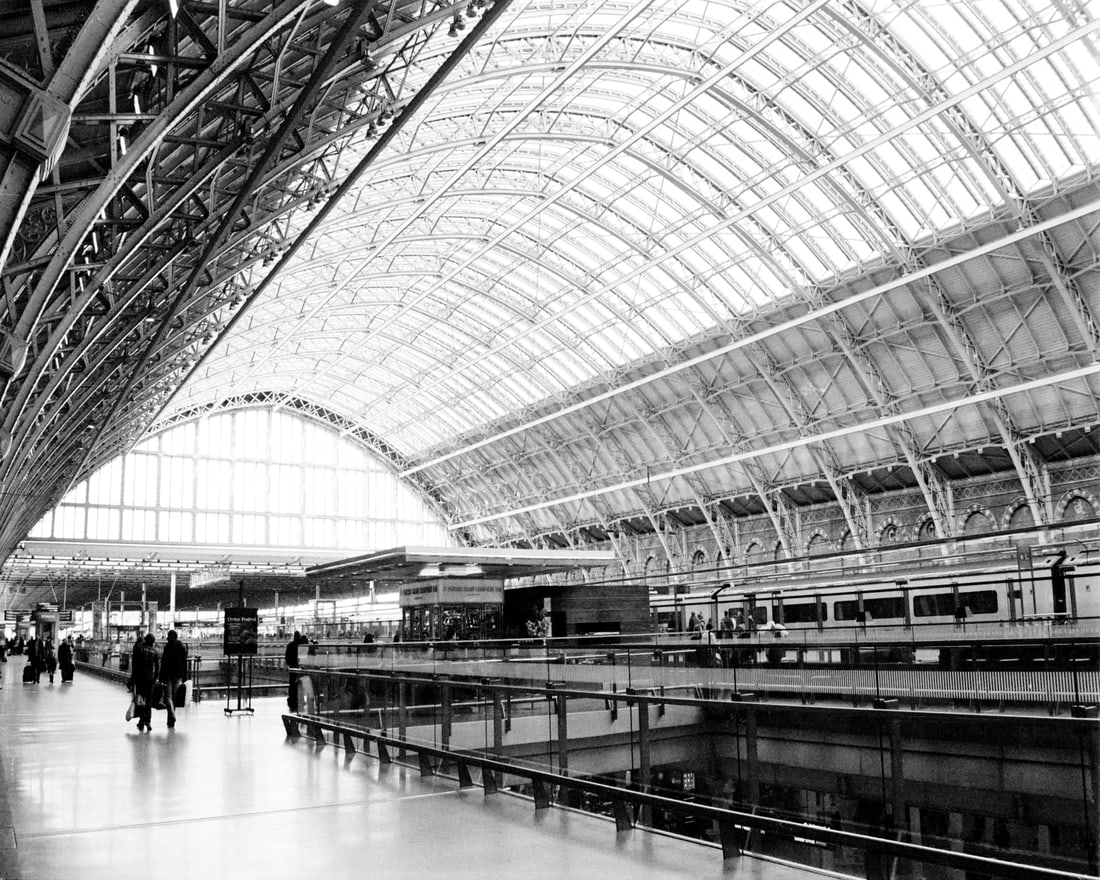 CHAMPAGNE BAR, LONDON ST PANCRAS STATION: Title: CHAMPAGNE BAR, LONDON ST PANCRAS STATION Artist/Source: EUROCONTEMPO PUBLISHING Original Date: 2010 Dimensions: 8X10 Description: || UNITED STATES SHIPPING ONLY! || The "Champagne Bar"is