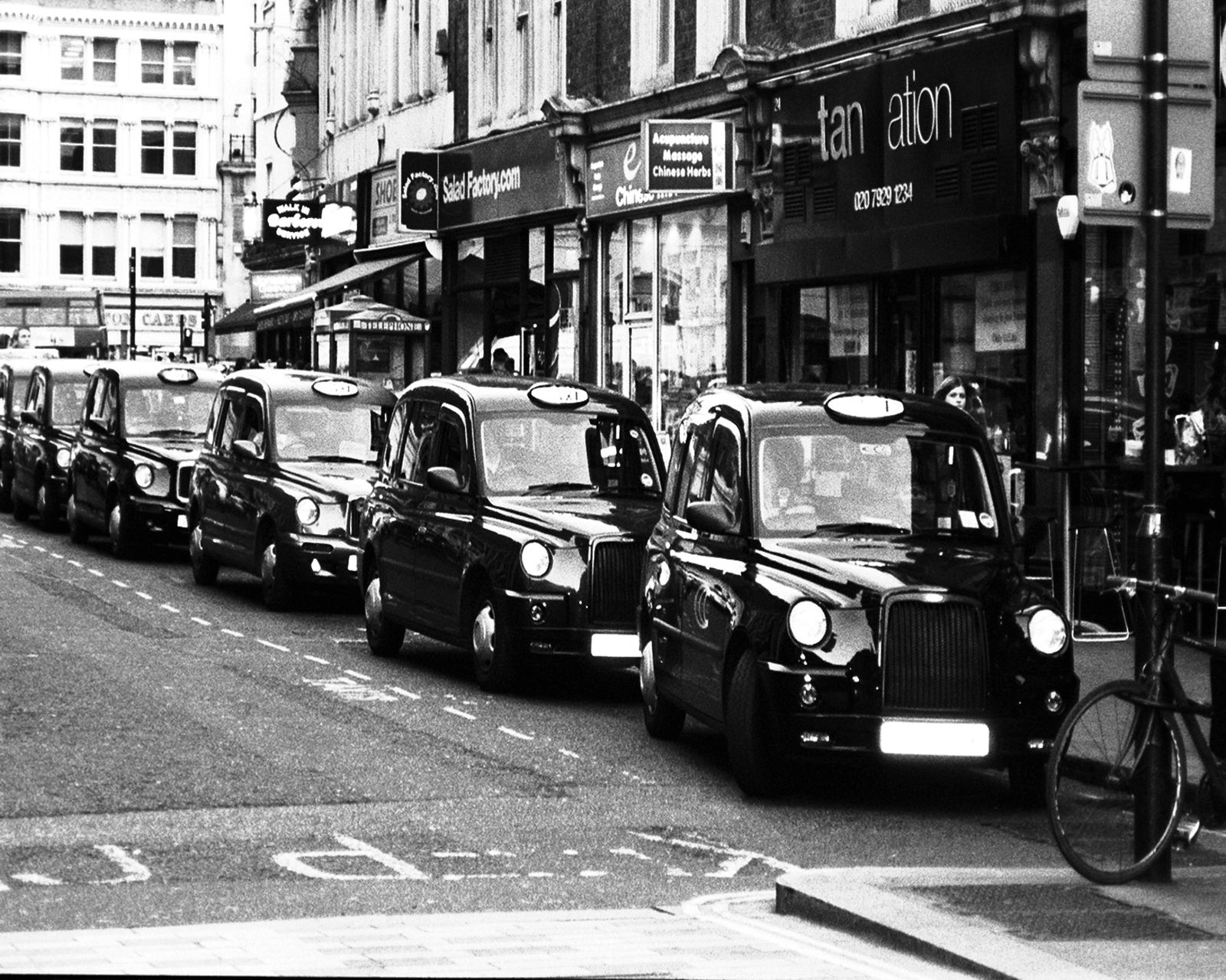 HACKNEY CARRIAGES, (LONDON, ENGLAND): Title: HACKNEY CARRIAGES, (LONDON, ENGLAND) Artist/Source: EUROCONTEMPO PUBLISHING Original Date: 2010 Dimensions: 8X10 Description: || UNITED STATES SHIPPING ONLY! || This lot is a Dye Based Photolit