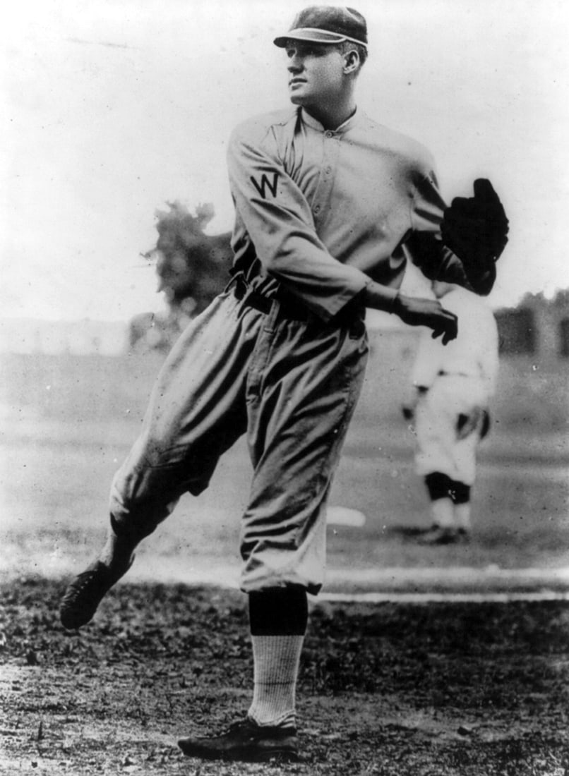 Walter Perry Johnson, (1887-1946) Baseball Player: Title: Walter Perry Johnson, (1887-1946) Baseball Player Artist/Source: National Photo Co. Original Date: UNKNOWN Dimensions: 8X10 / 10X8 ACCORDINGLY Description: || UNITED STATES SHIPPING ONLY! || Th