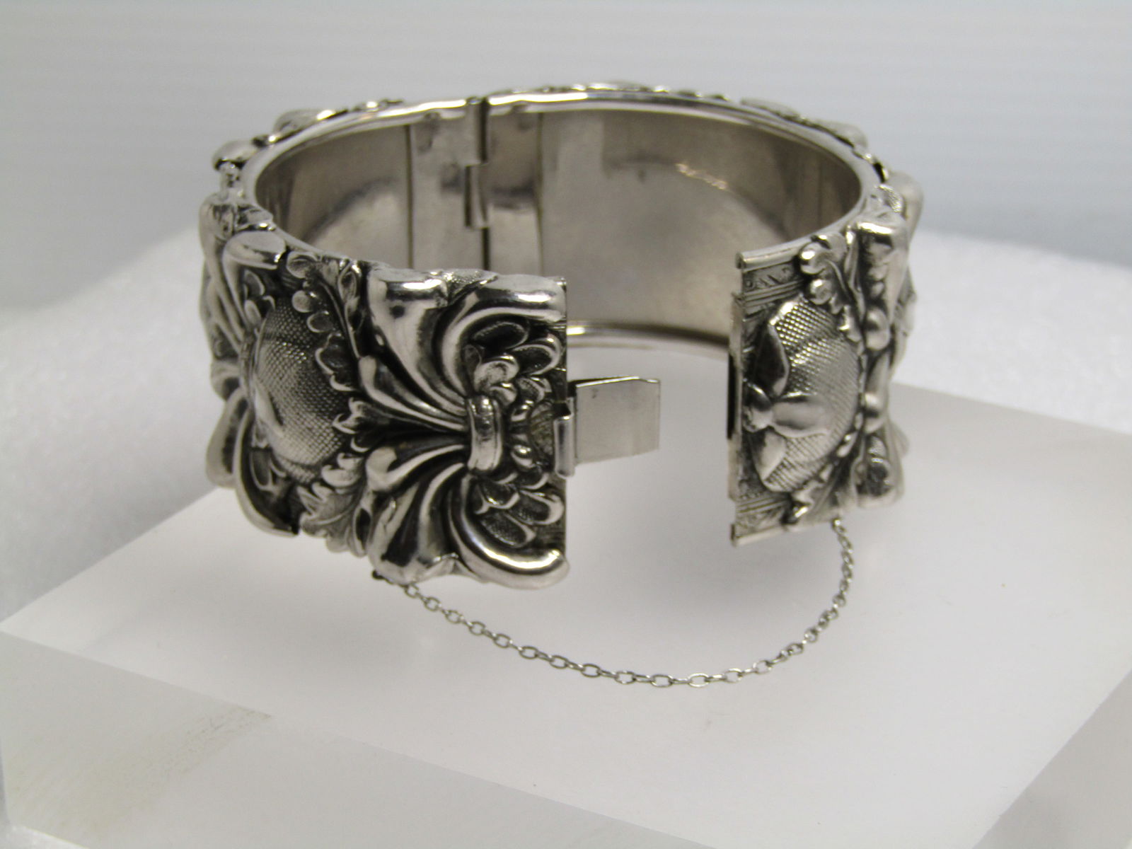 Vintage Wide Raised Hinged Bracelet, Hollywood Regency Style, Whiting & Davis, 1950's, 6.5" - 3