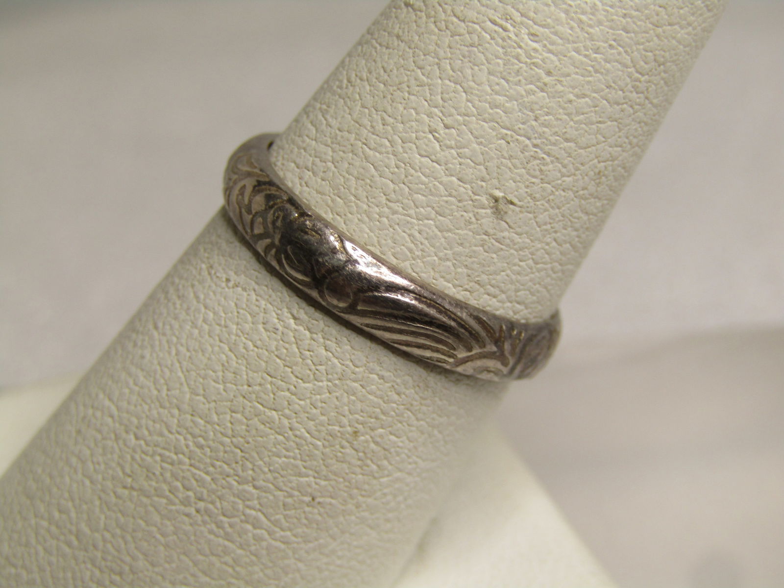 Vintage Sterling Floral Etched Band Ring, Sz. 7.75, 1960's-1970's - 3