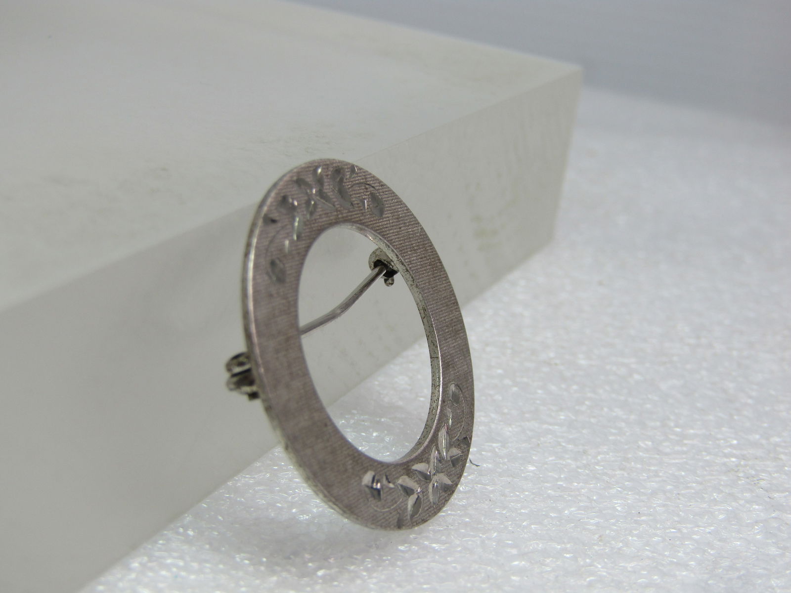 Vintage Sterling Floral Etched Brooch, Circle, Signed Wells, 1960's-1970's - 3