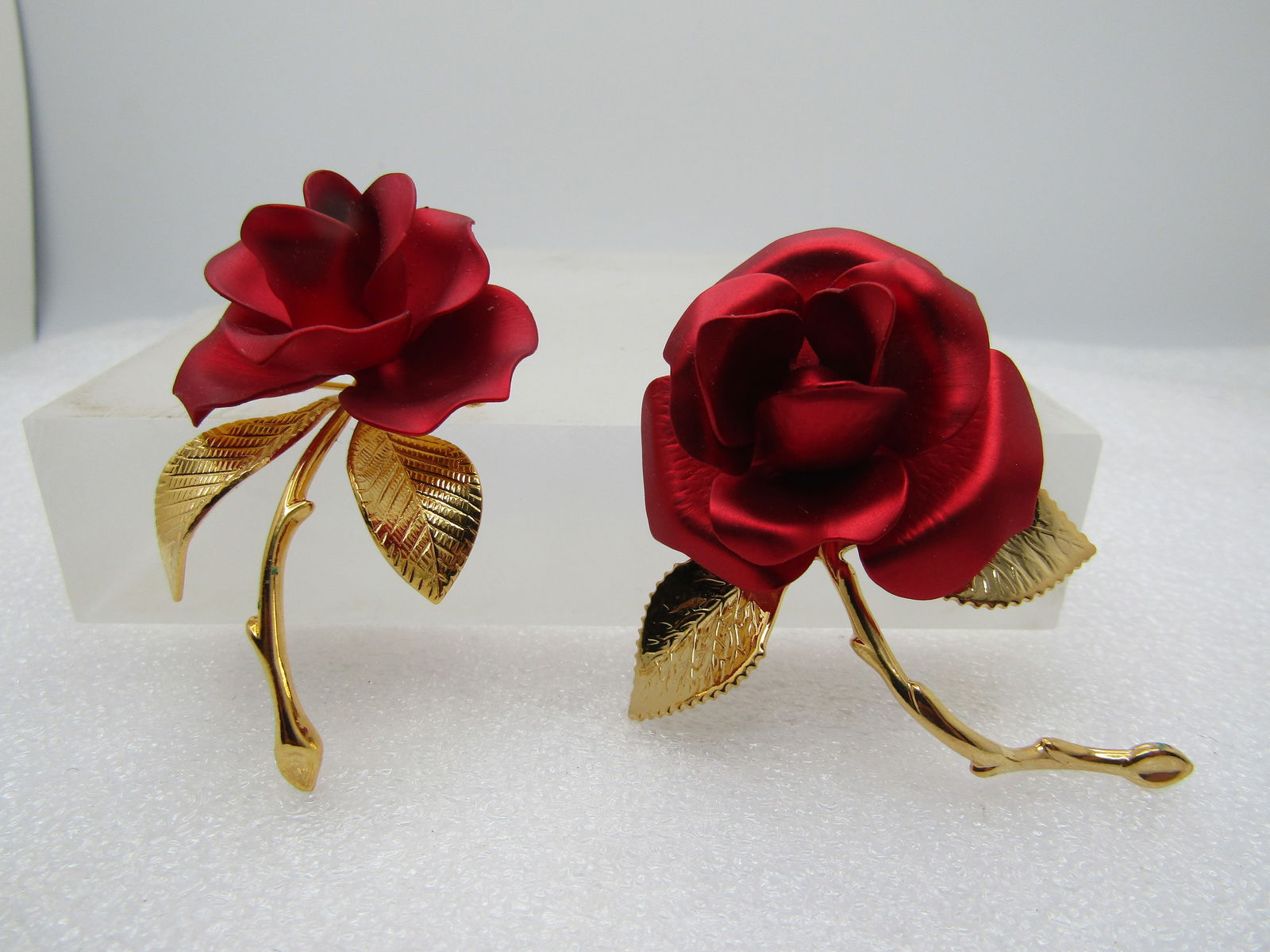 Vintage Red Rose Two Brooches & Earrings Set, Clip, Signed Cerrito, 1960's-1970's - 2