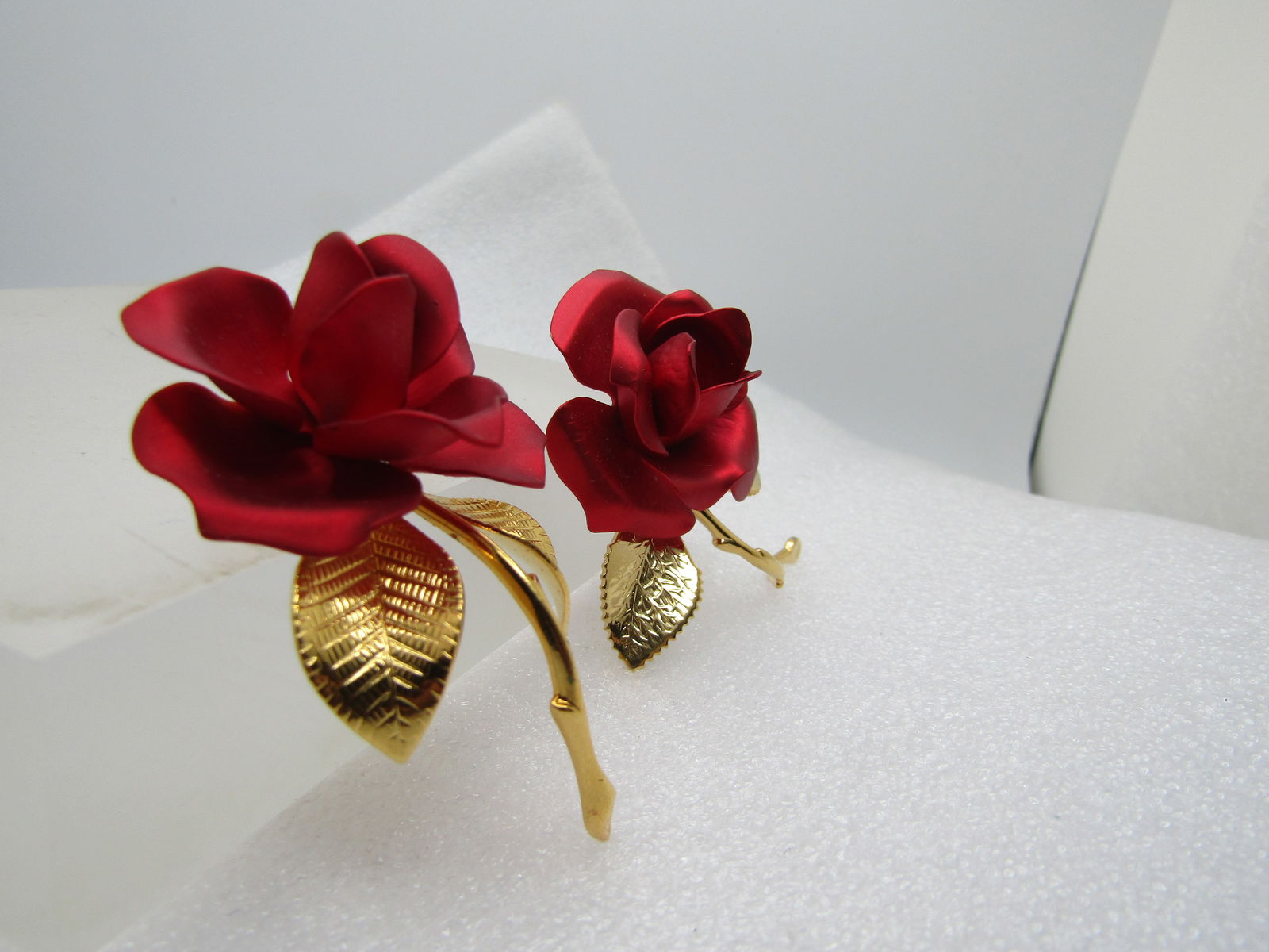 Vintage Red Rose Two Brooches & Earrings Set, Clip, Signed Cerrito, 1960's-1970's - 4