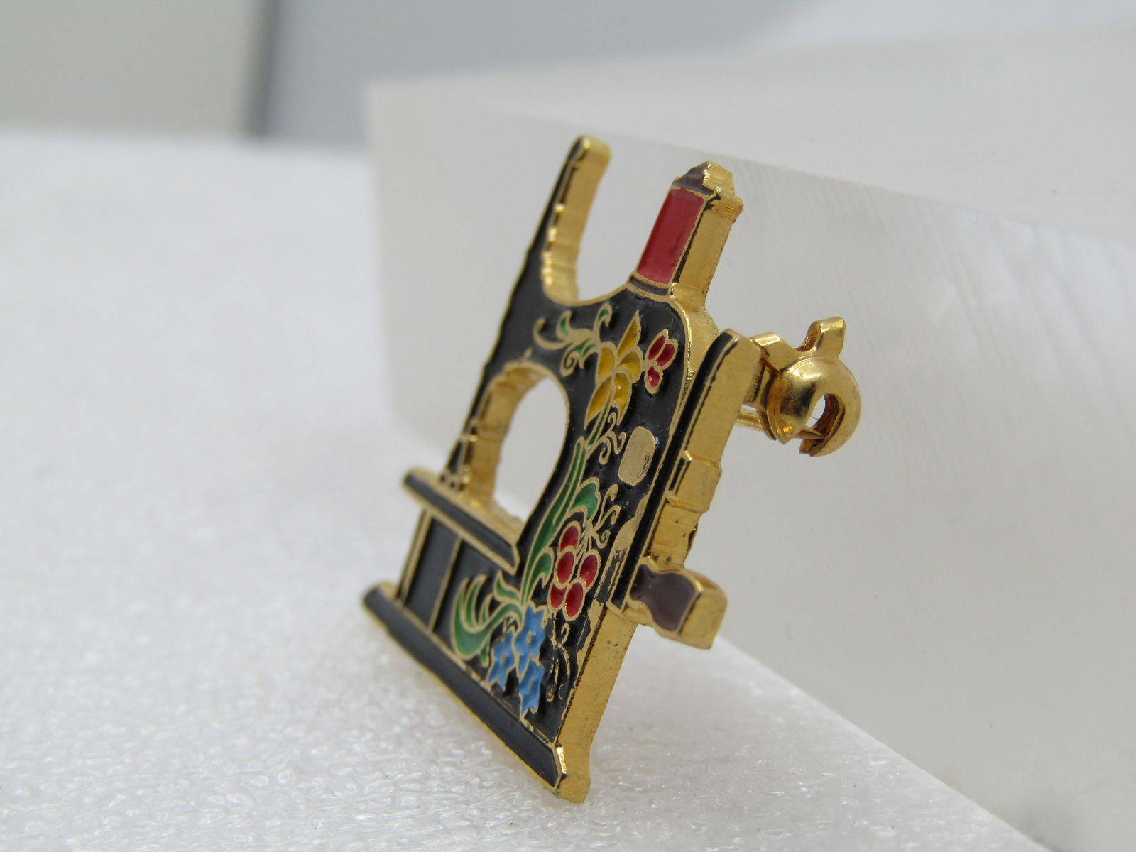 Vintage Enameled Antique Sewing Machine Brooch, 20 years, Signed - 2