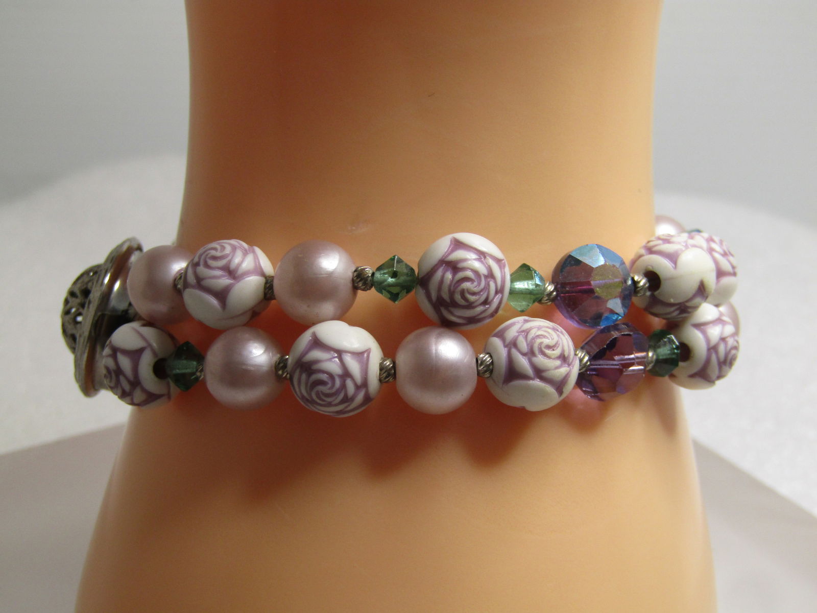 Vintage Double Strand Floral Bracelet, Crystal Beads Too, 7.5", Box Clasp, 1960's: Vintage Double Strand Floral Bracelet, Crystal Beads Too, 7.5", Box Clasp, 1960's, possibly slightly earlier too. The lavender and white rose beads are a molded acrylic bead. There are AB faceted
