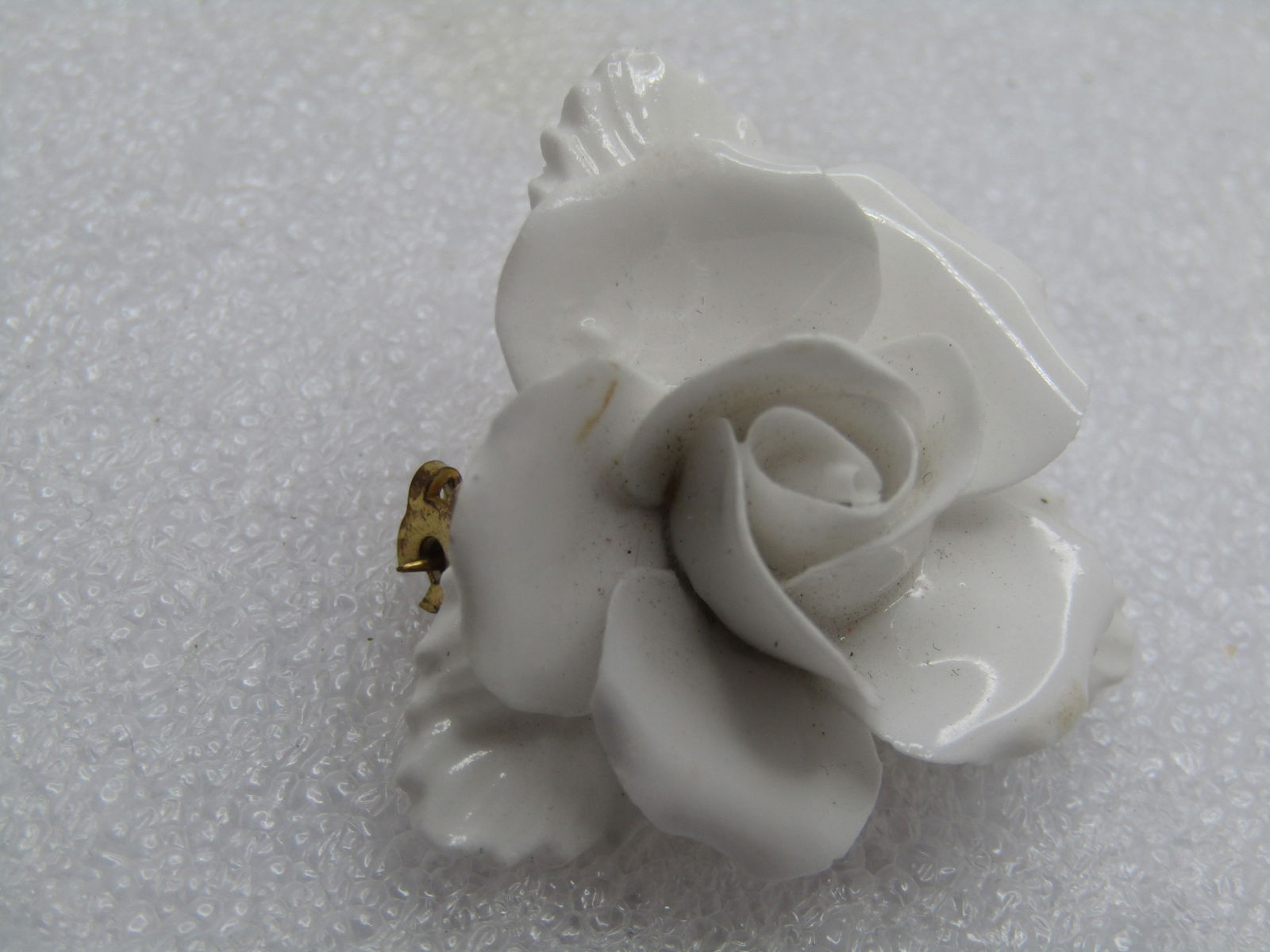 Vintage Painted White Rose Porcelain Brooch, Signed Denton with a crown, England, 1960's - 3