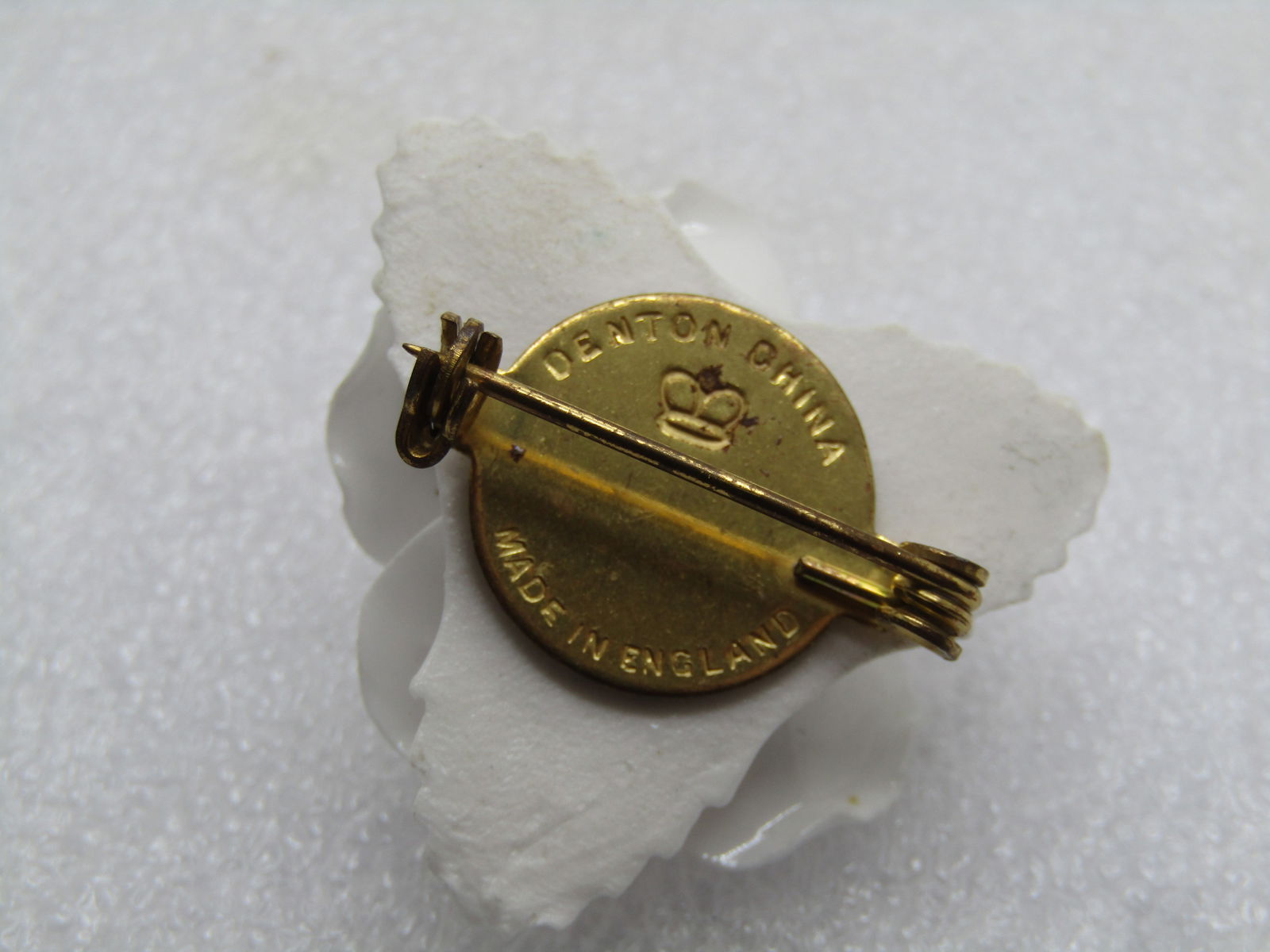Vintage Painted White Rose Porcelain Brooch, Signed Denton with a crown, England, 1960's - 4