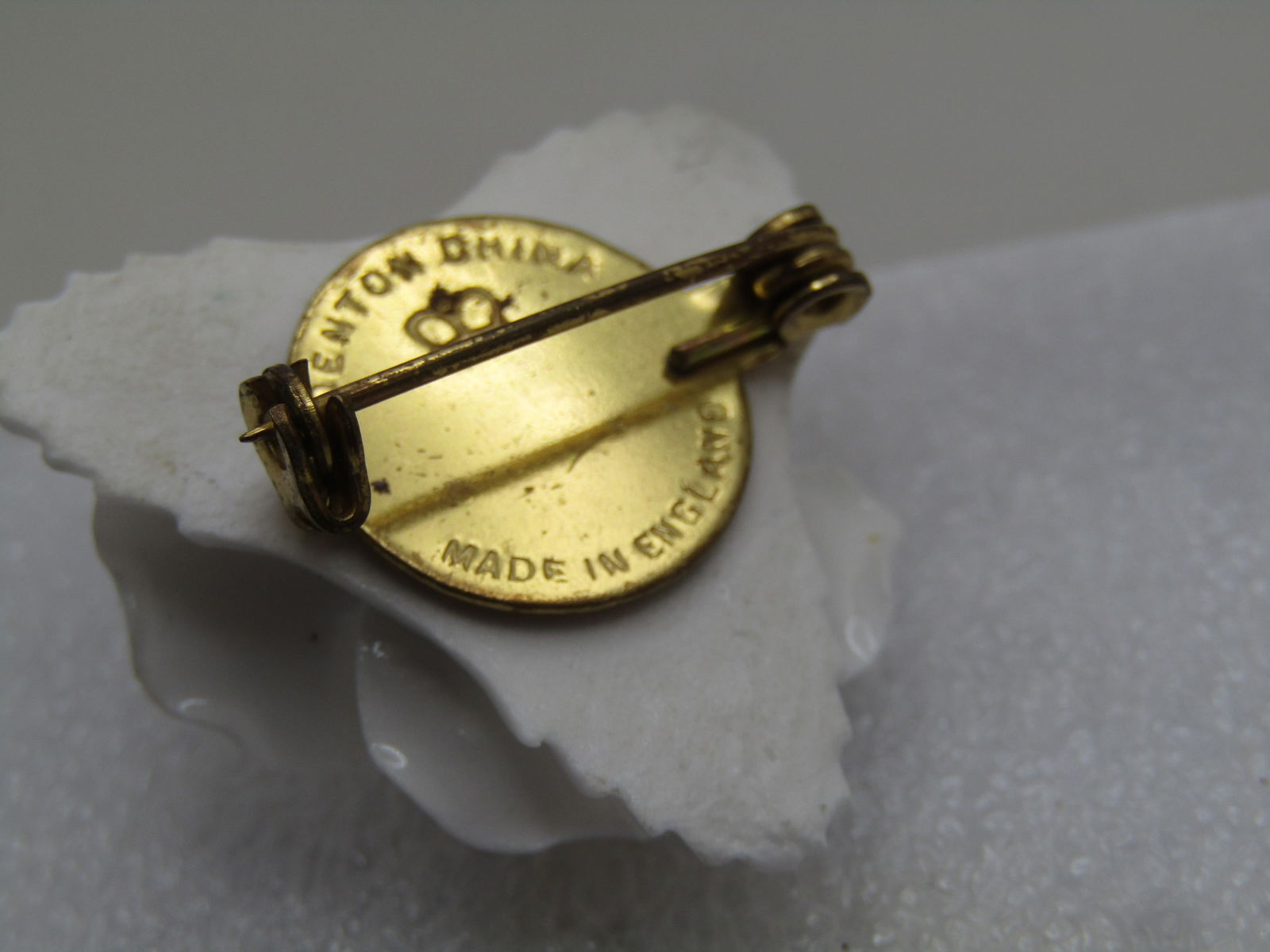 Vintage Painted White Rose Porcelain Brooch, Signed Denton with a crown, England, 1960's - 5