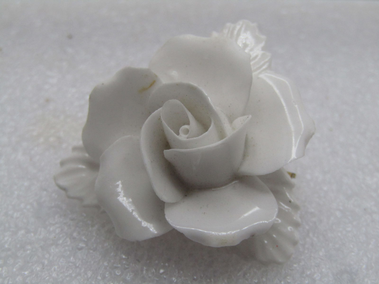 Vintage Painted White Rose Porcelain Brooch, Signed Denton with a crown, England, 1960's - 6