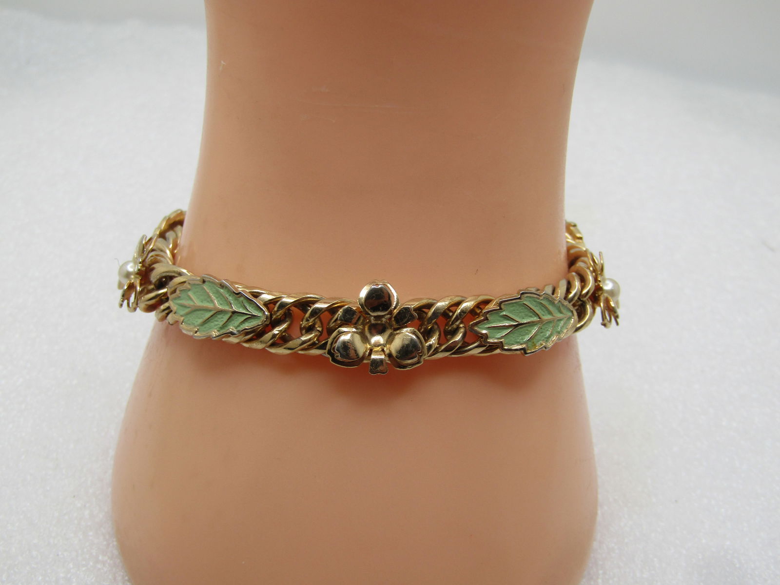 Vintage Enameled Leaf Bracelet, Faux Pearls, Signed Judy Lee, 1960's, 7": Vintage Enameled Leaf Bracelet, Faux Pearls, Signed Judy Lee, 1960's, 7". It is gold tone and apx. 7mm wide chain with the blossoms the faux pearls sit in being slightly wider. There are the