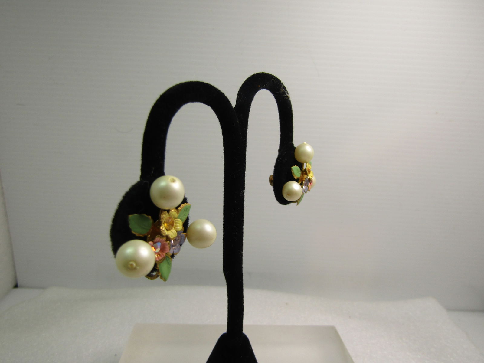 Vintage Enameled Floral Rhinestone Earrings, Faux Pearls, Austria, 1950's - 3