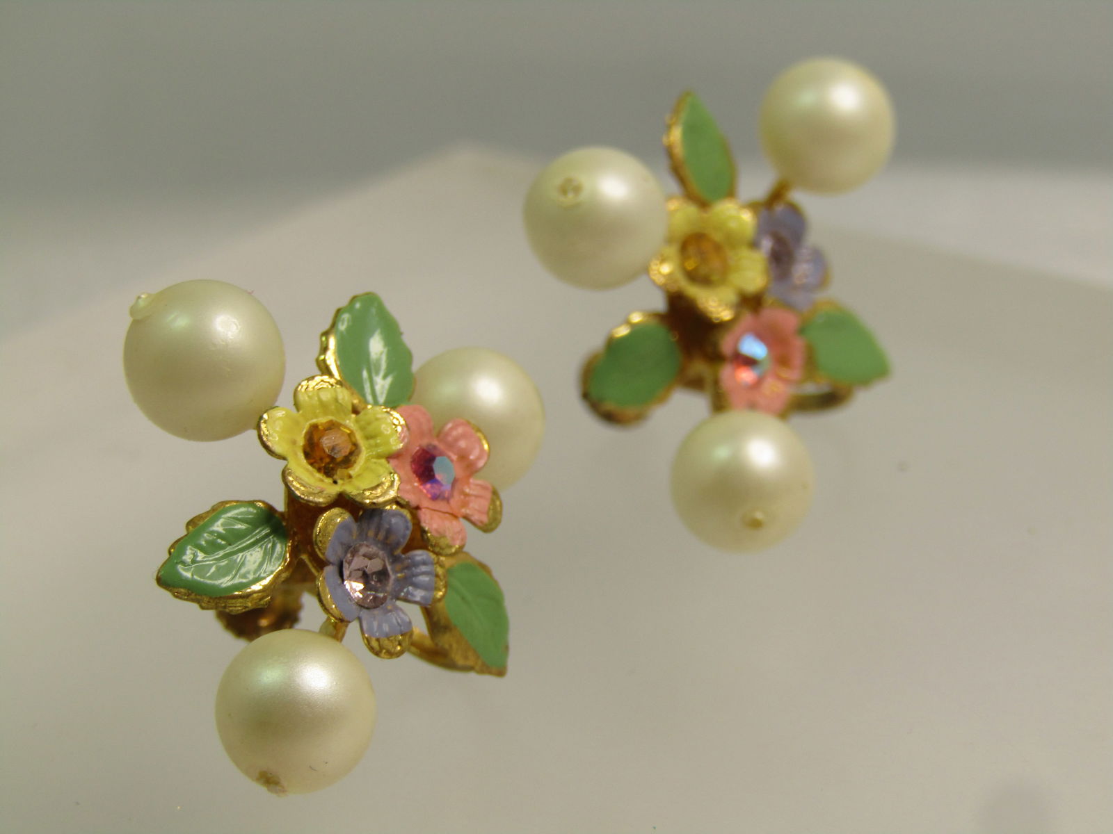 Vintage Enameled Floral Rhinestone Earrings, Faux Pearls, Austria, 1950's - 7