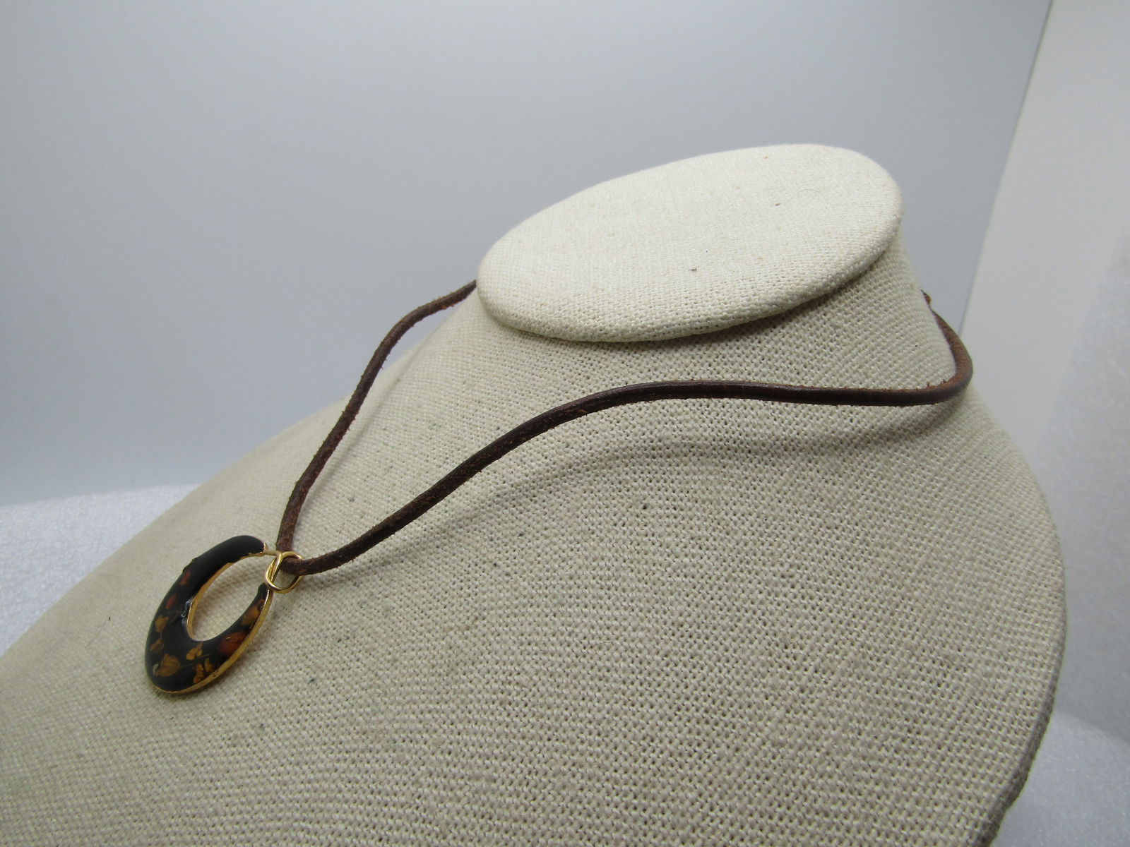 Vintage Inlaid Dry Floral Crescent Hoop Necklace 14" Choker, 1970's-1980's - 2