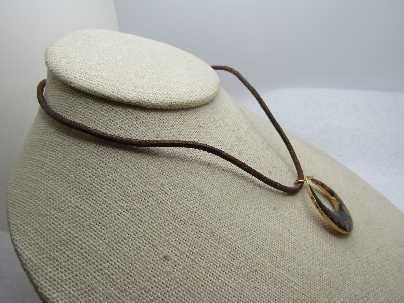 Vintage Inlaid Dry Floral Crescent Hoop Necklace 14" Choker, 1970's-1980's - 3