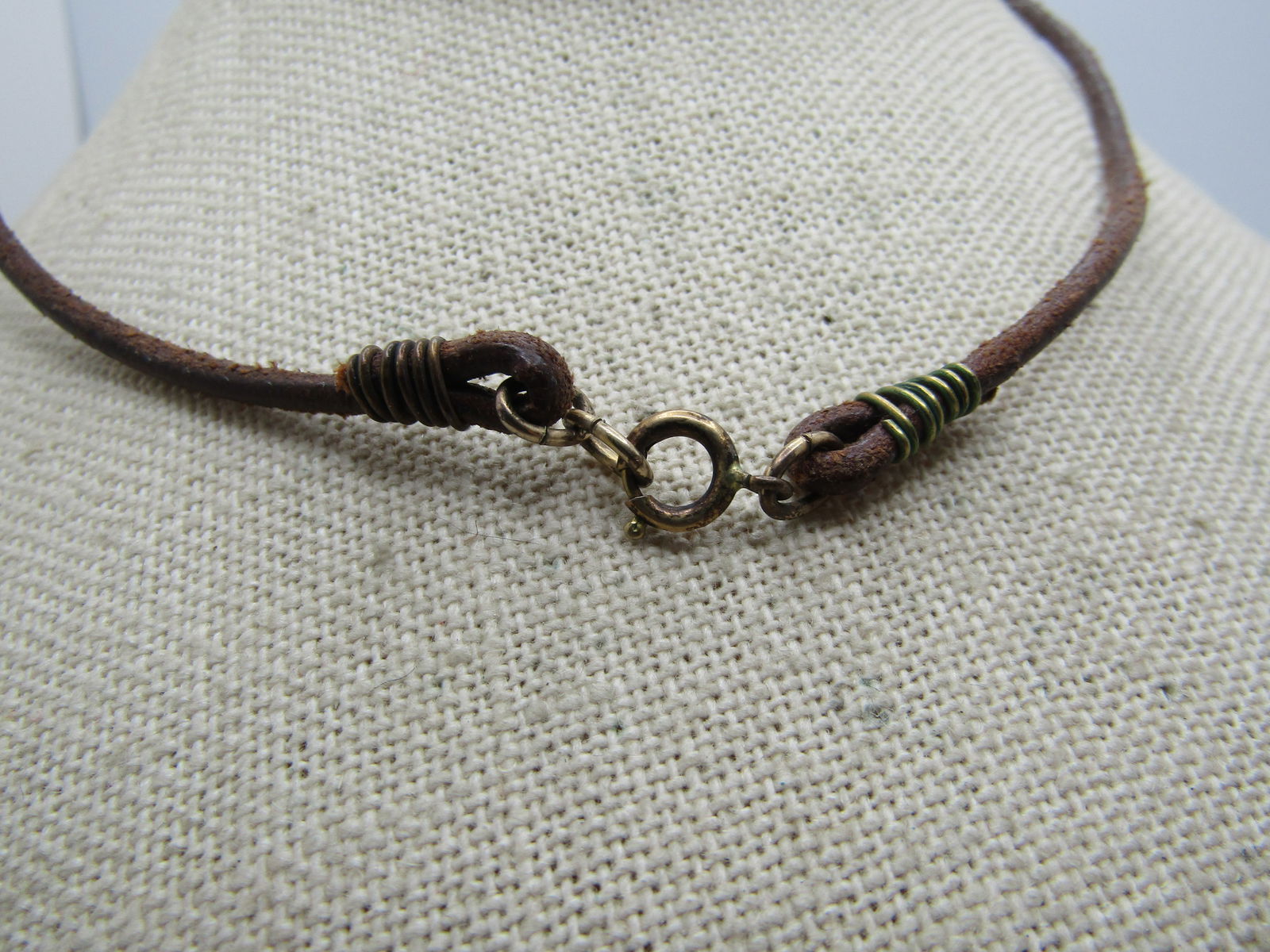 Vintage Inlaid Dry Floral Crescent Hoop Necklace 14" Choker, 1970's-1980's - 4