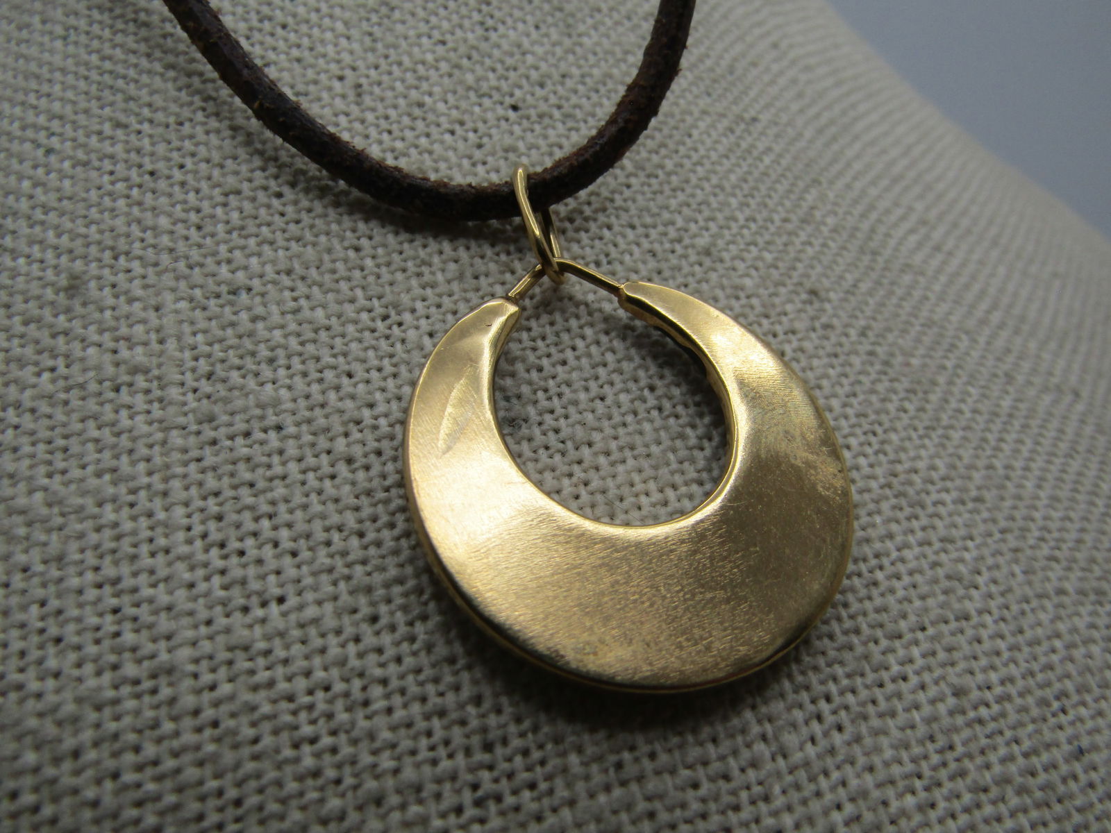 Vintage Inlaid Dry Floral Crescent Hoop Necklace 14" Choker, 1970's-1980's - 5