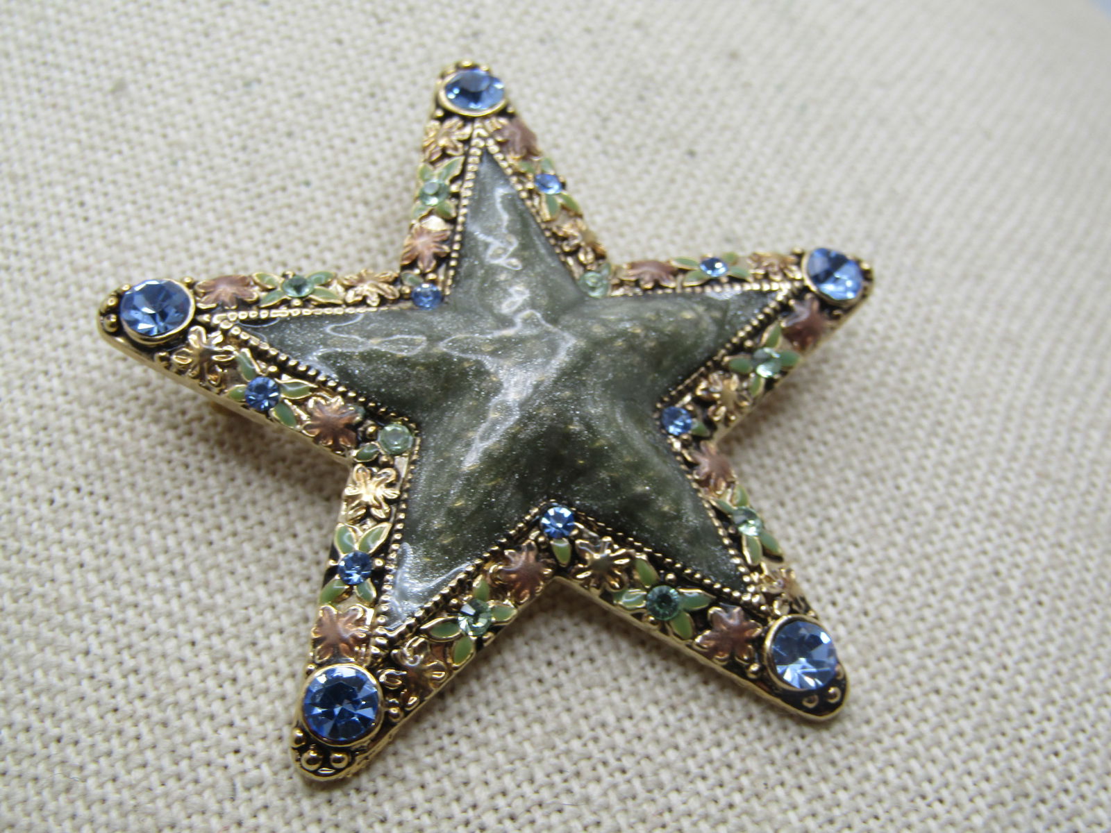 Vintage Enameled & Rhinestone Star Brooch. 1980's - 2