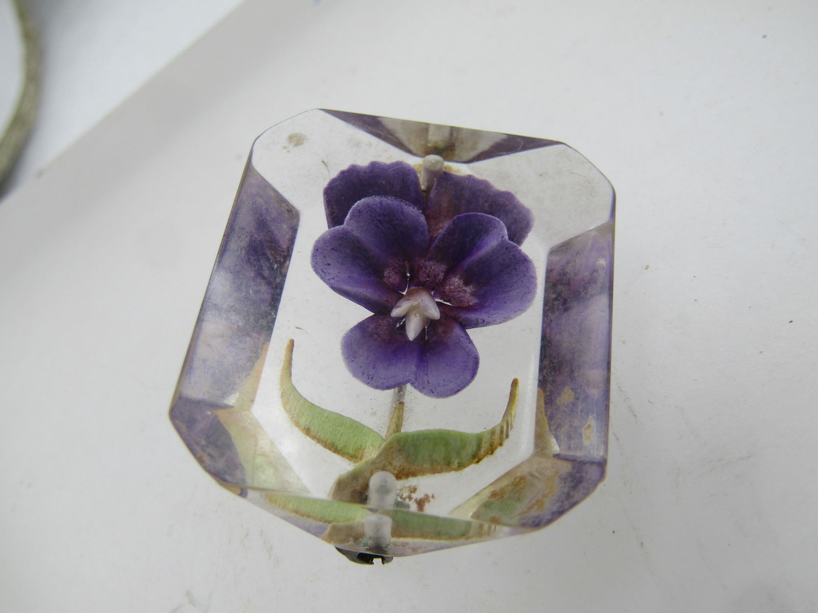 Vintage Reversed Carved Violets Brooch, Lucite, 1950's-1960's - 4