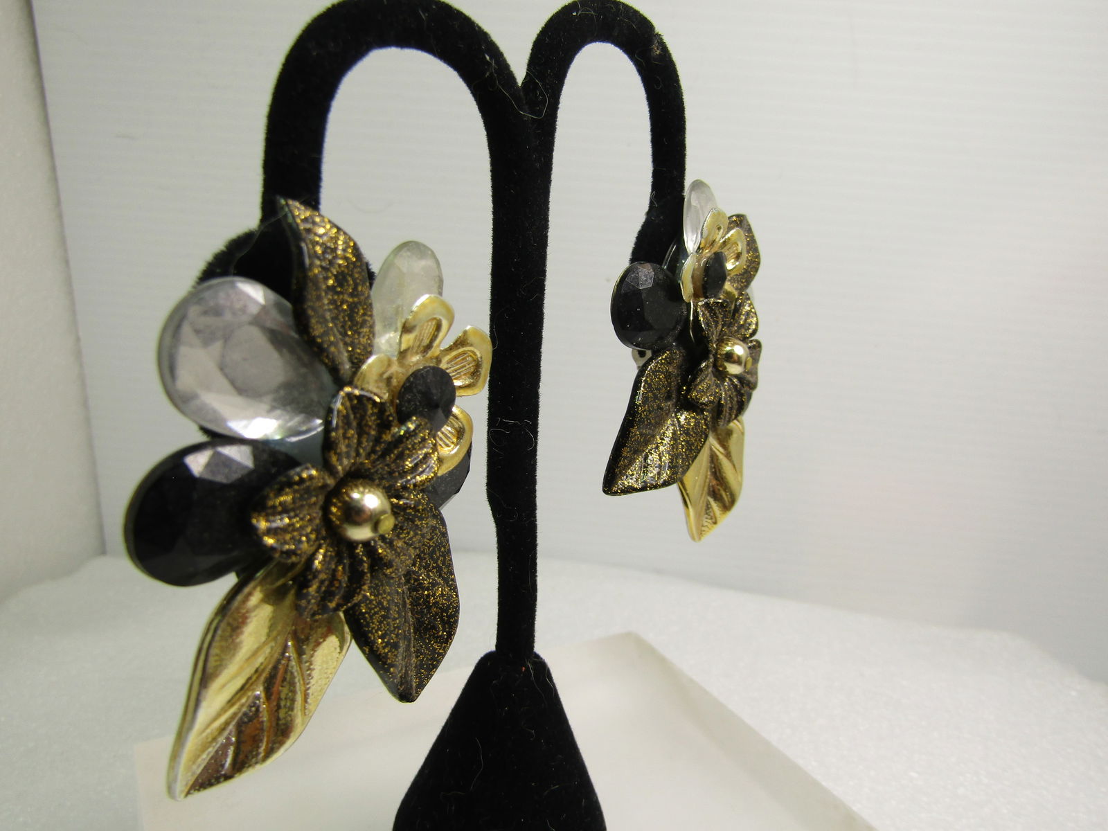 Vintage 1980's Floral Clip Earrings, Big and Bold - 2