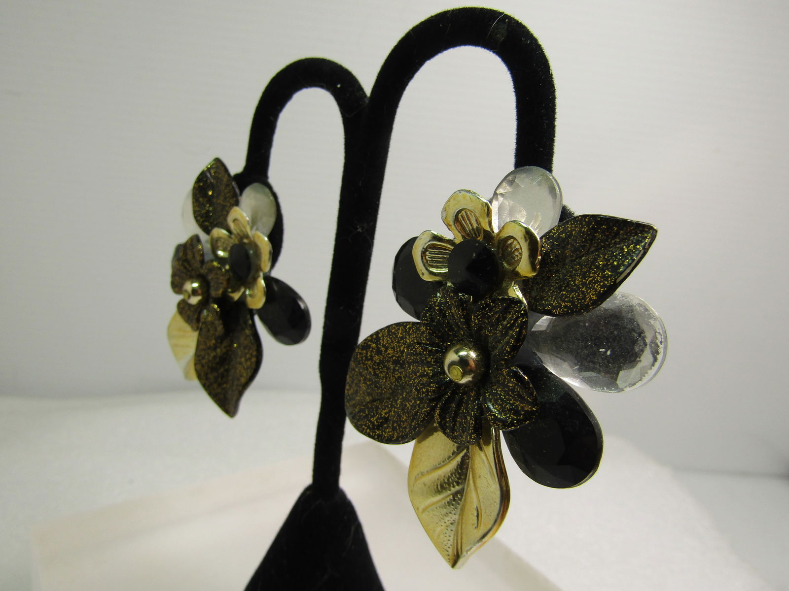 Vintage 1980's Floral Clip Earrings, Big and Bold - 3