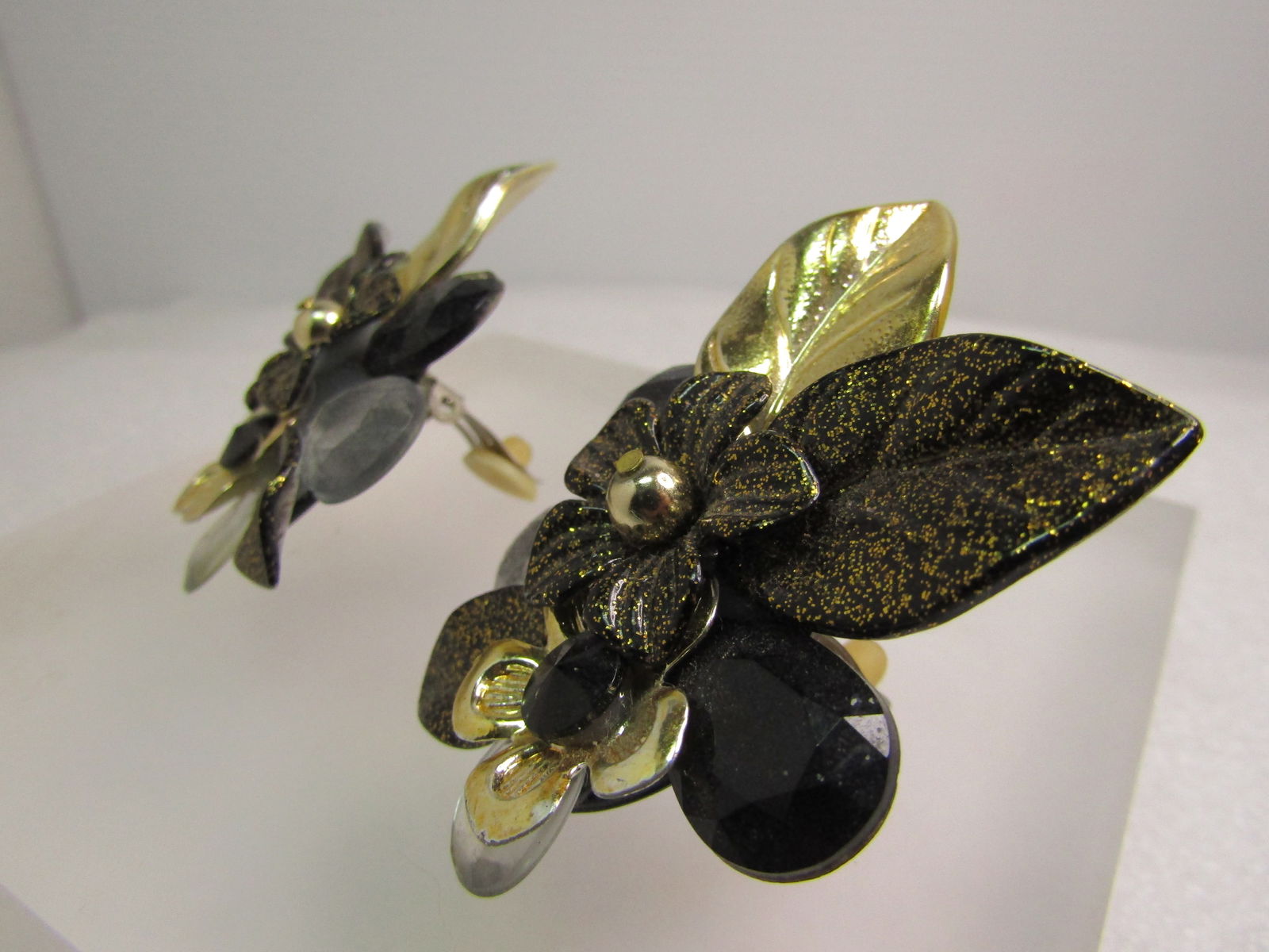 Vintage 1980's Floral Clip Earrings, Big and Bold - 7