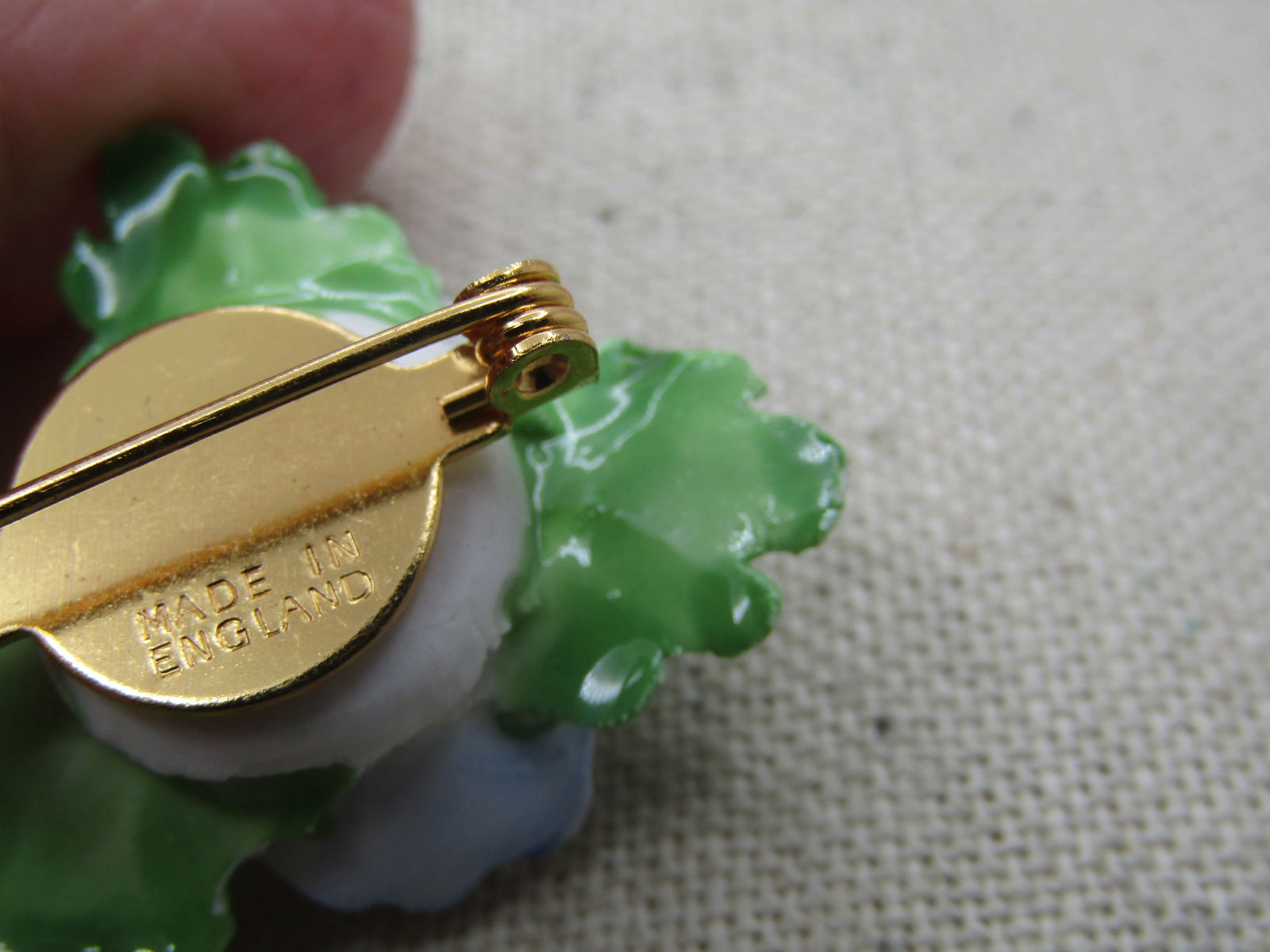 Vintage Painted Porcelain Floral Brooch, England, 1960's-1970's - 3