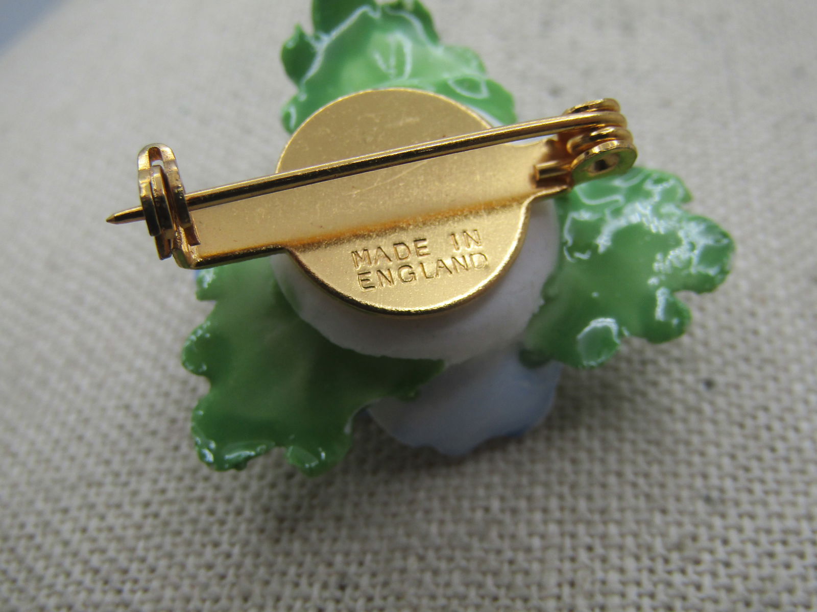 Vintage Painted Porcelain Floral Brooch, England, 1960's-1970's - 4