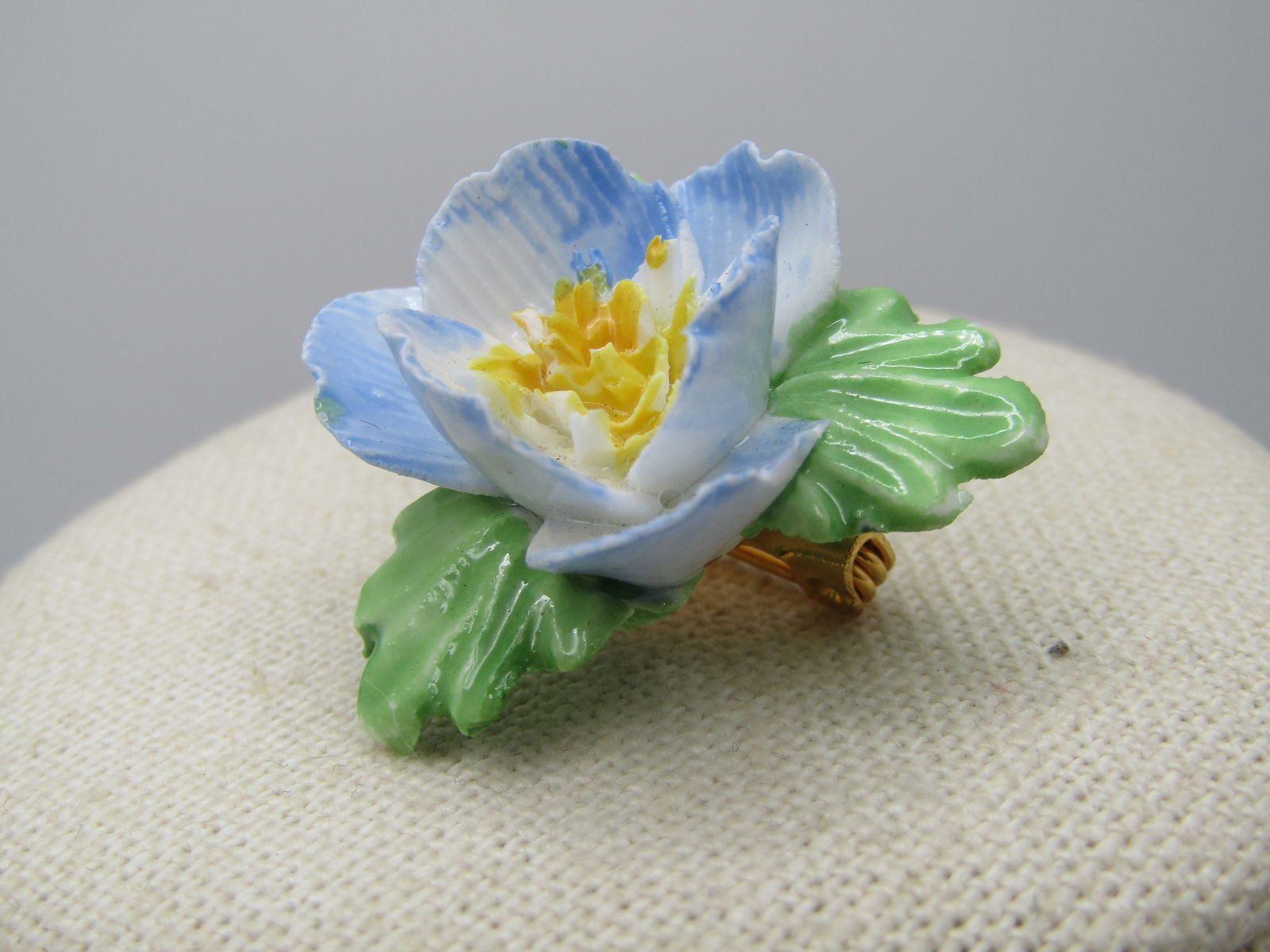 Vintage Painted Porcelain Floral Brooch, England, 1960's-1970's - 5