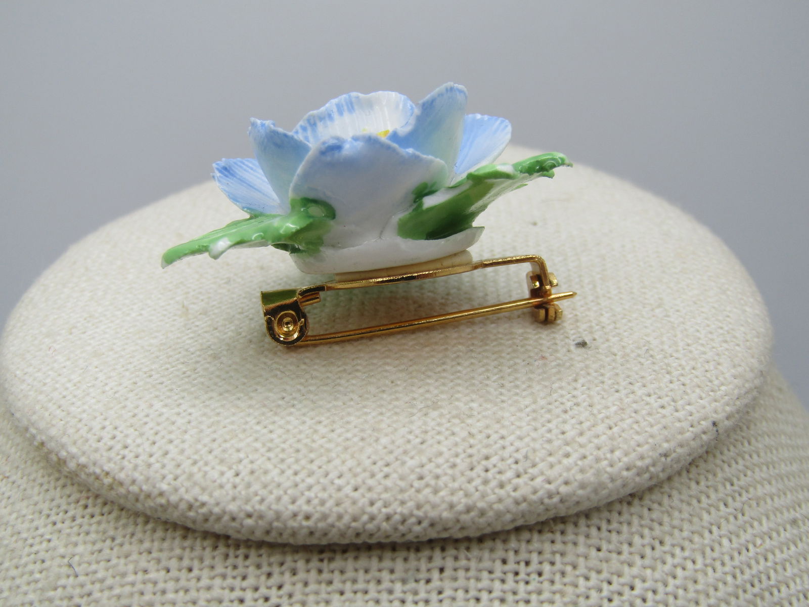 Vintage Painted Porcelain Floral Brooch, England, 1960's-1970's - 6