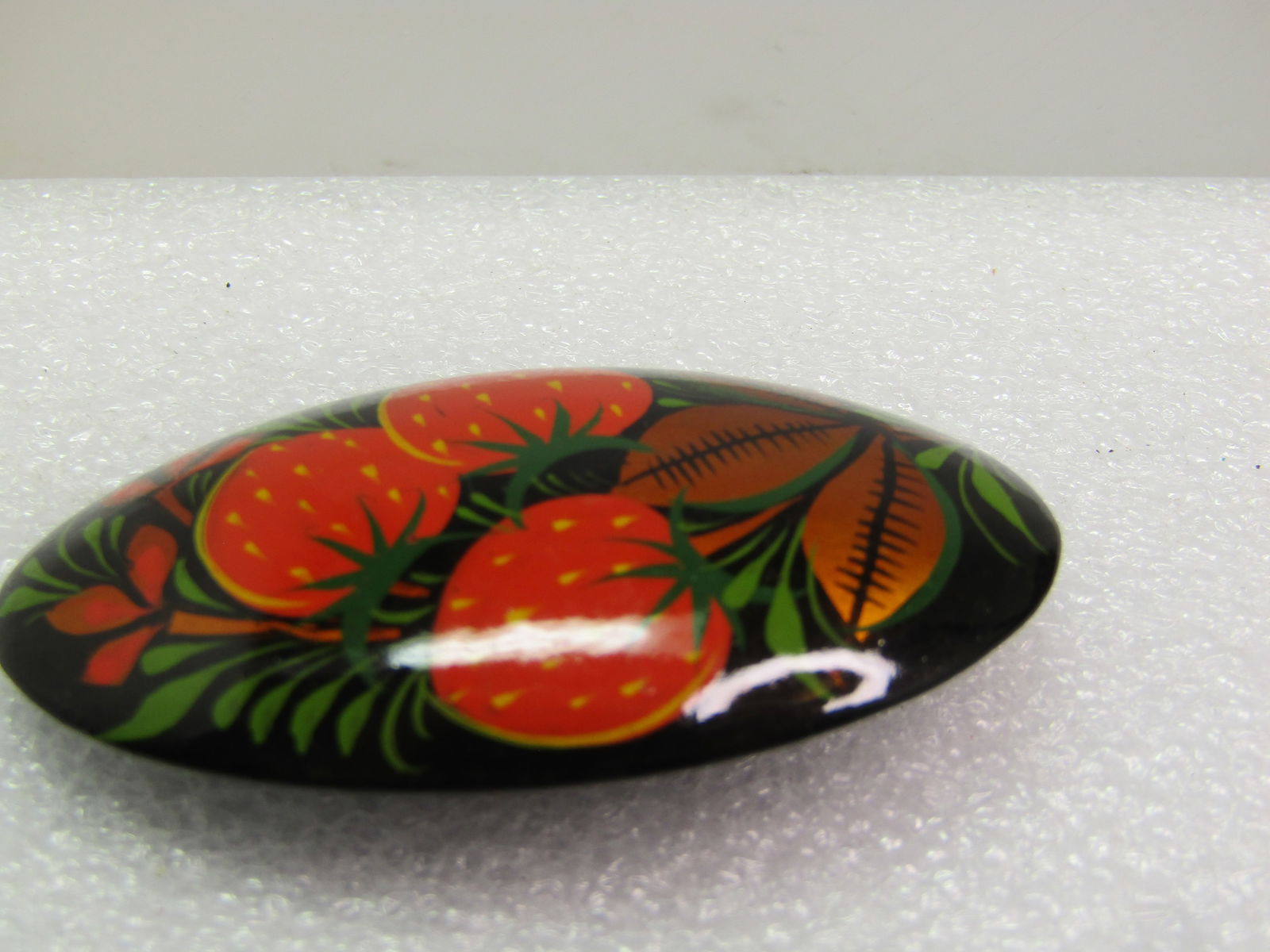 Vintage Black Lacquered Strawberry Brooch, Wood, 1960's-1970's - 5