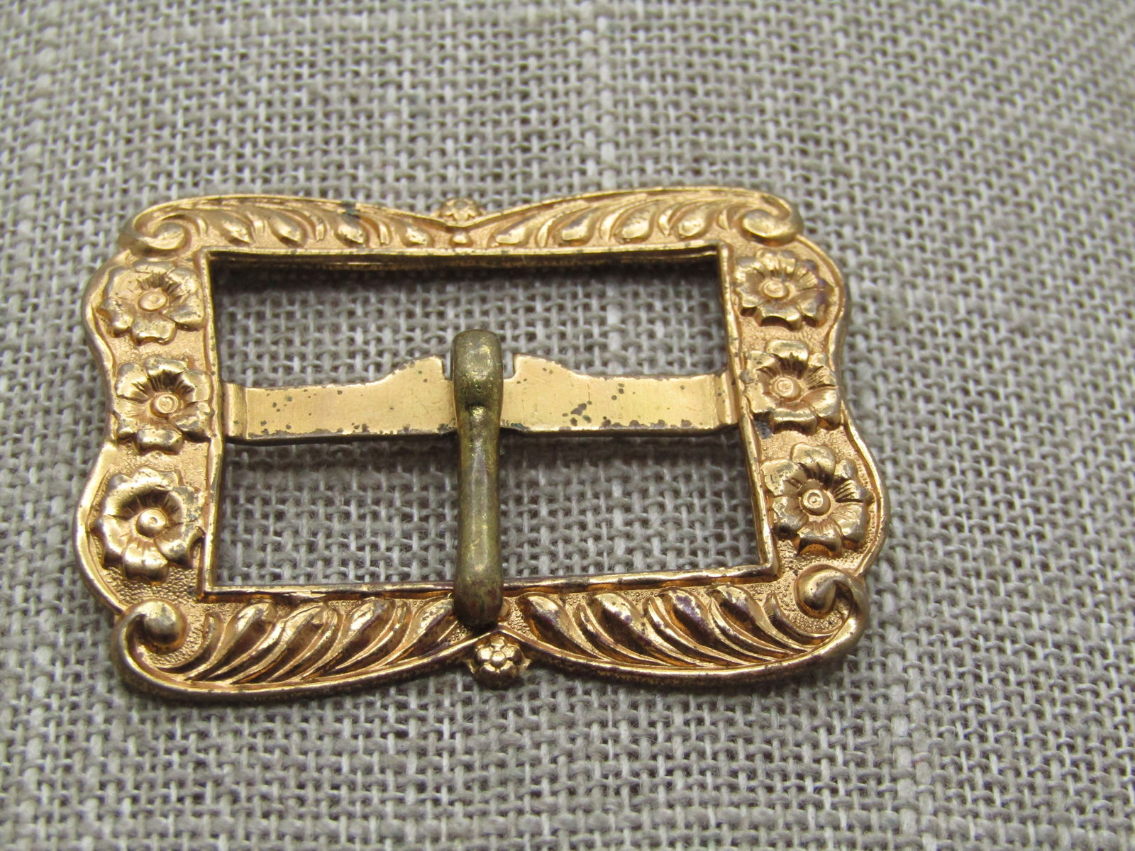 Vintage Early 1900's Buckle, Floral Accents, 1-5/8": Vintage Early 1900's Buckle, Floral Accents, 1-5/8" by 1-1/8". It is rectangular. It is not signed or marked. Very good condition. (WJJ14.2 SS14497 J AZ LD 8/30/24). Reserve: $20.00 